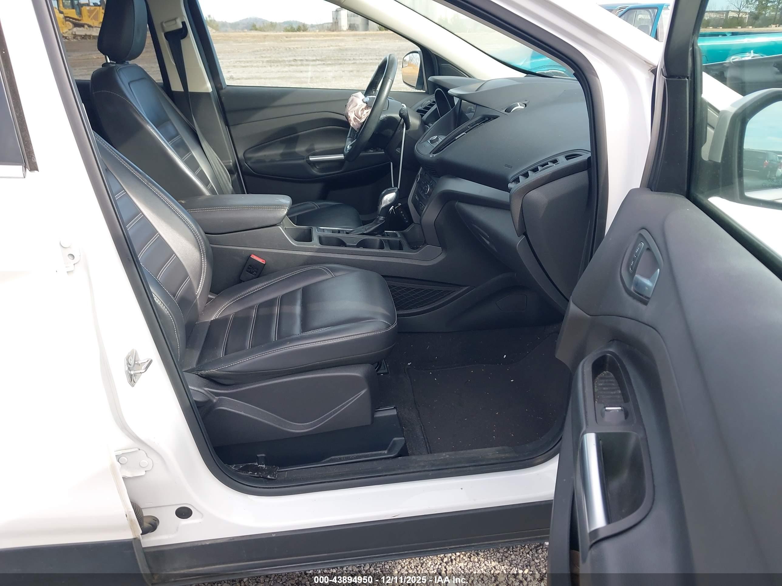 FORD ESCAPE image 5