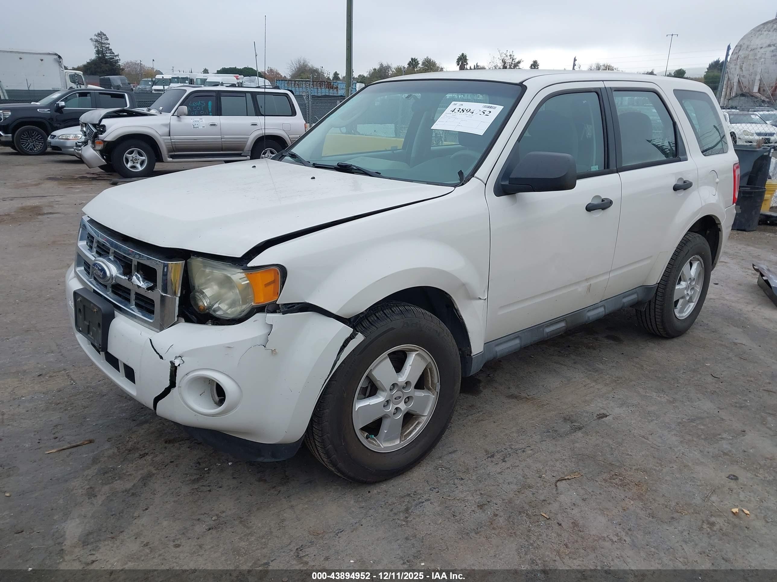 FORD ESCAPE image 2