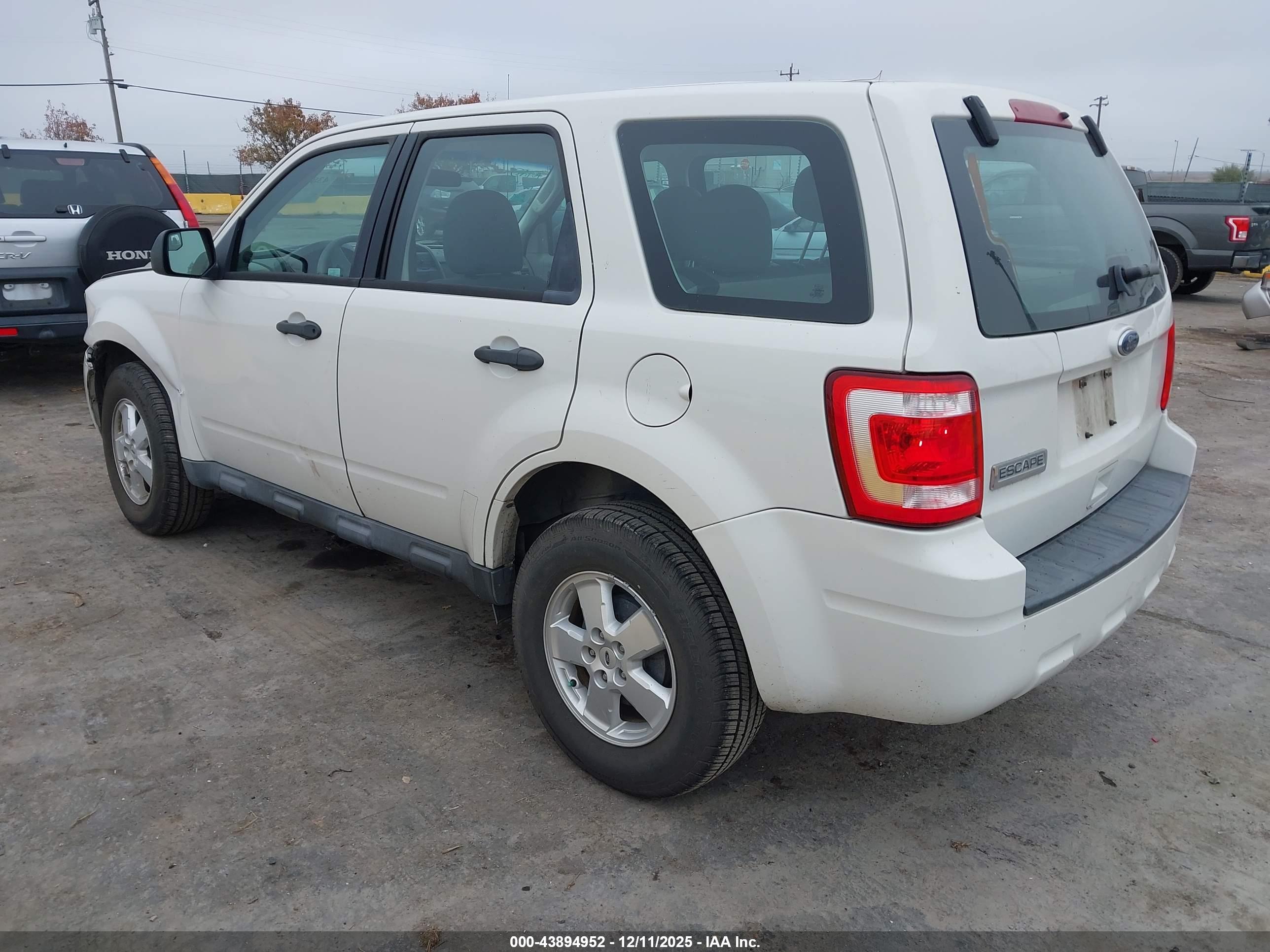 FORD ESCAPE image 3