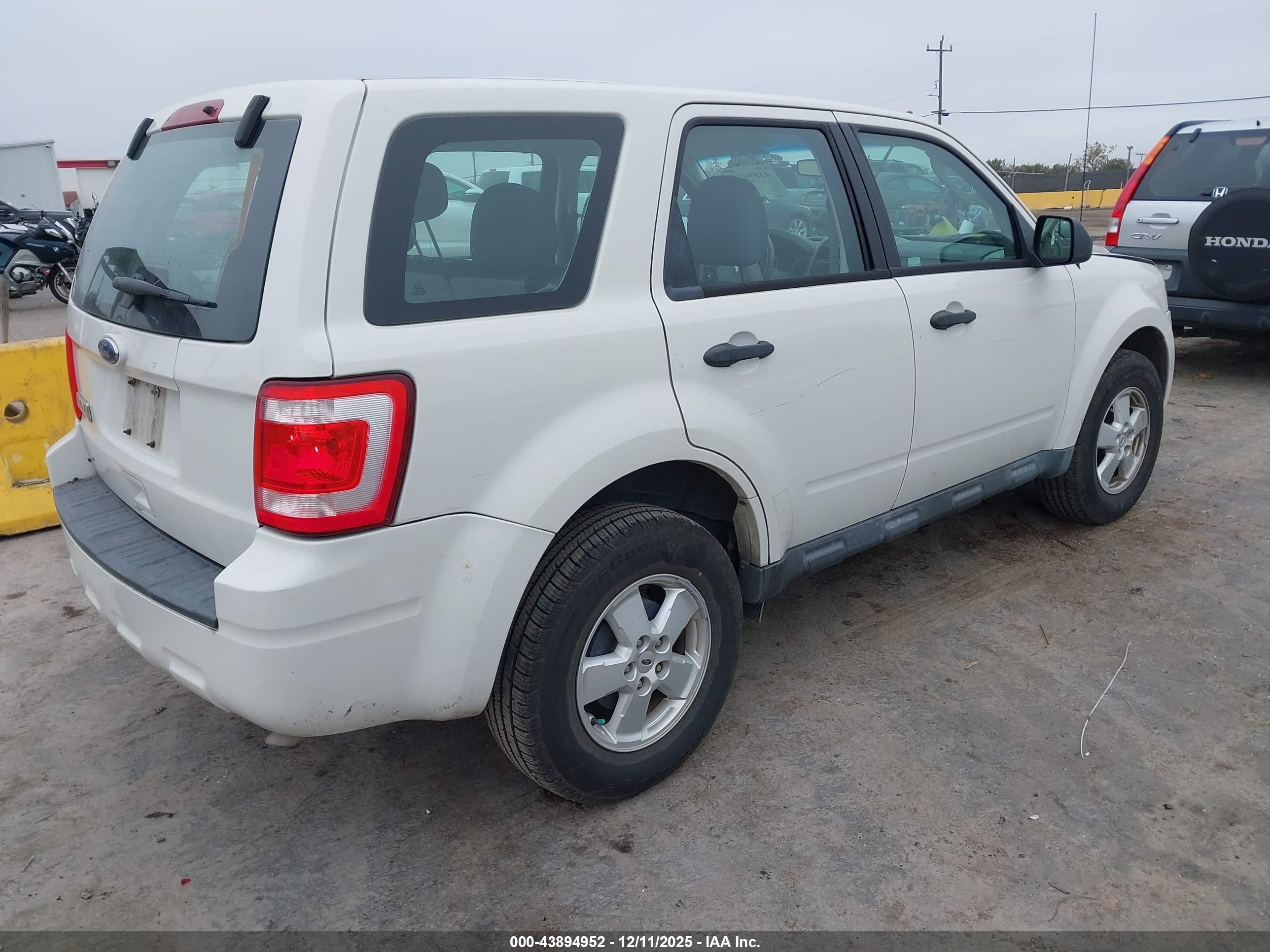 FORD ESCAPE image 4