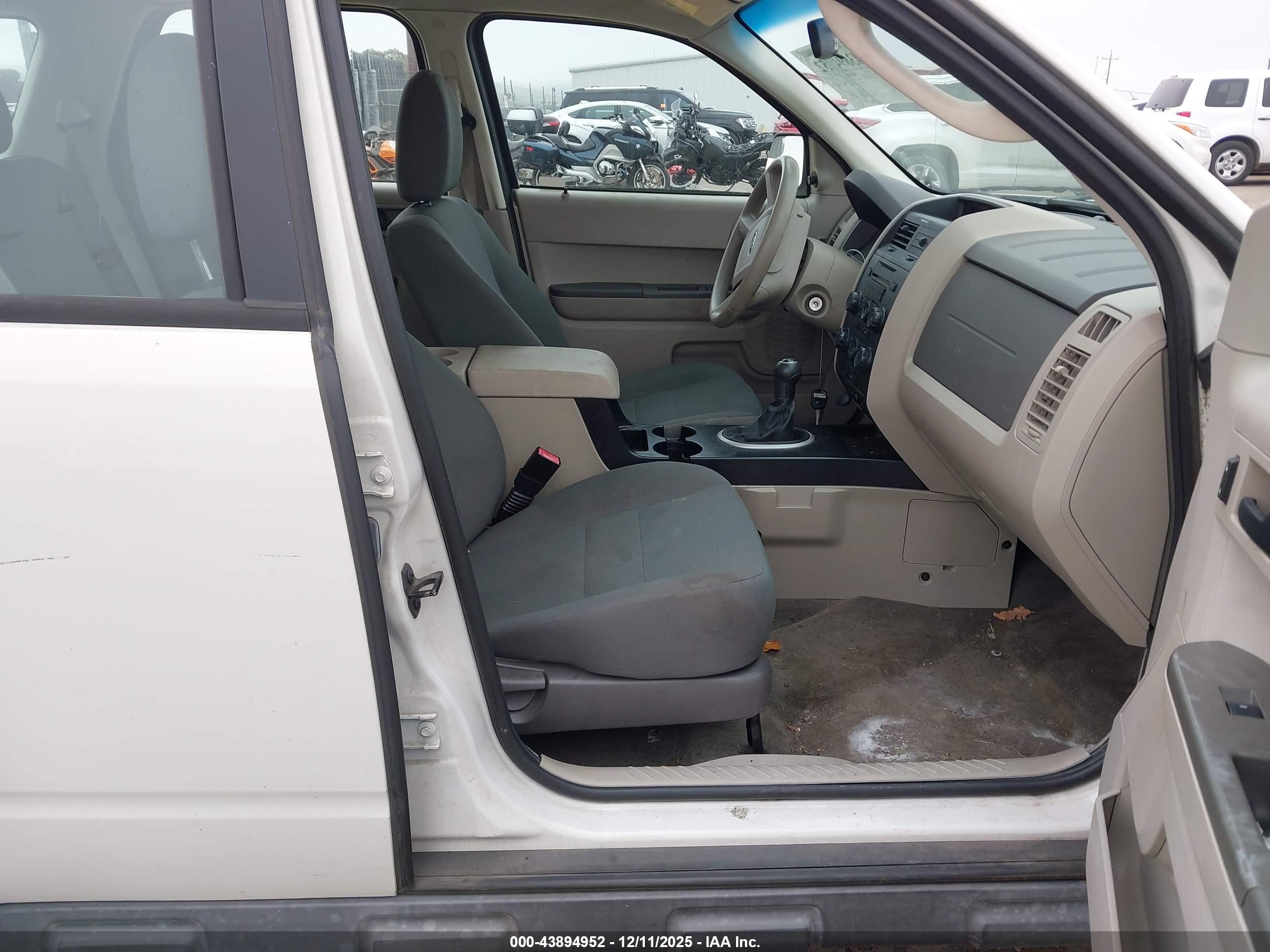 FORD ESCAPE image 5