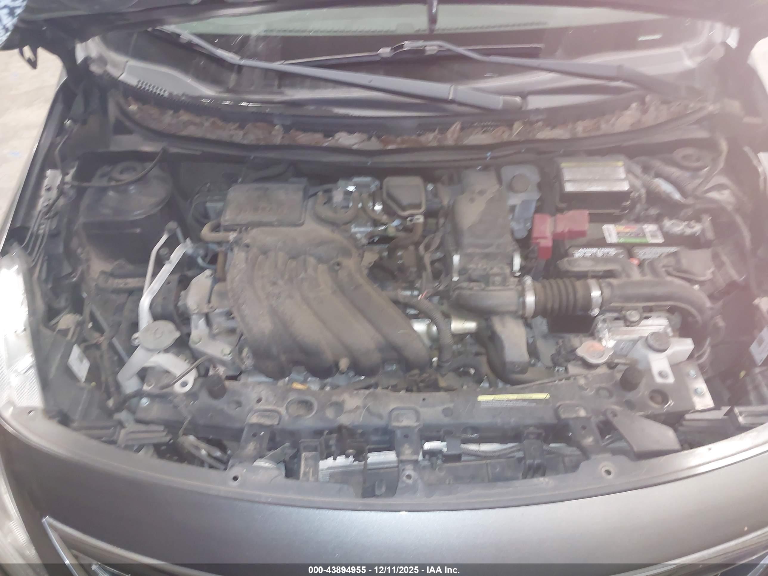 NISSAN VERSA image 10