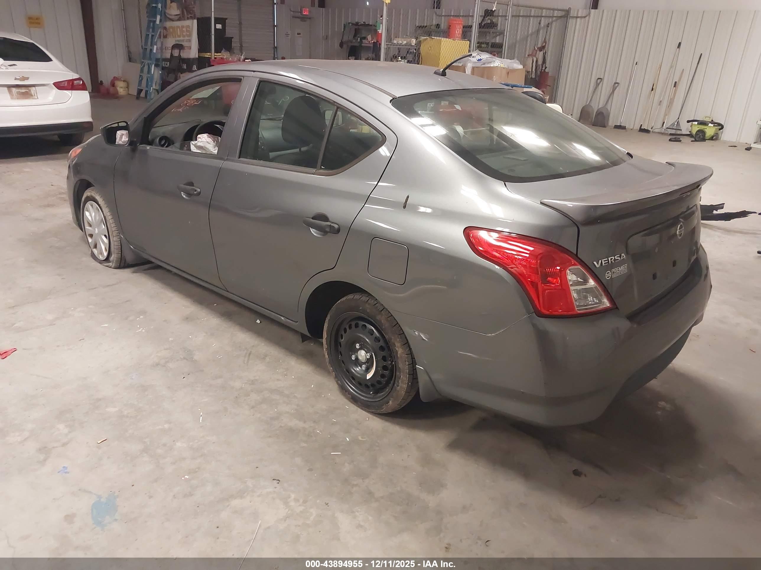 NISSAN VERSA image 3