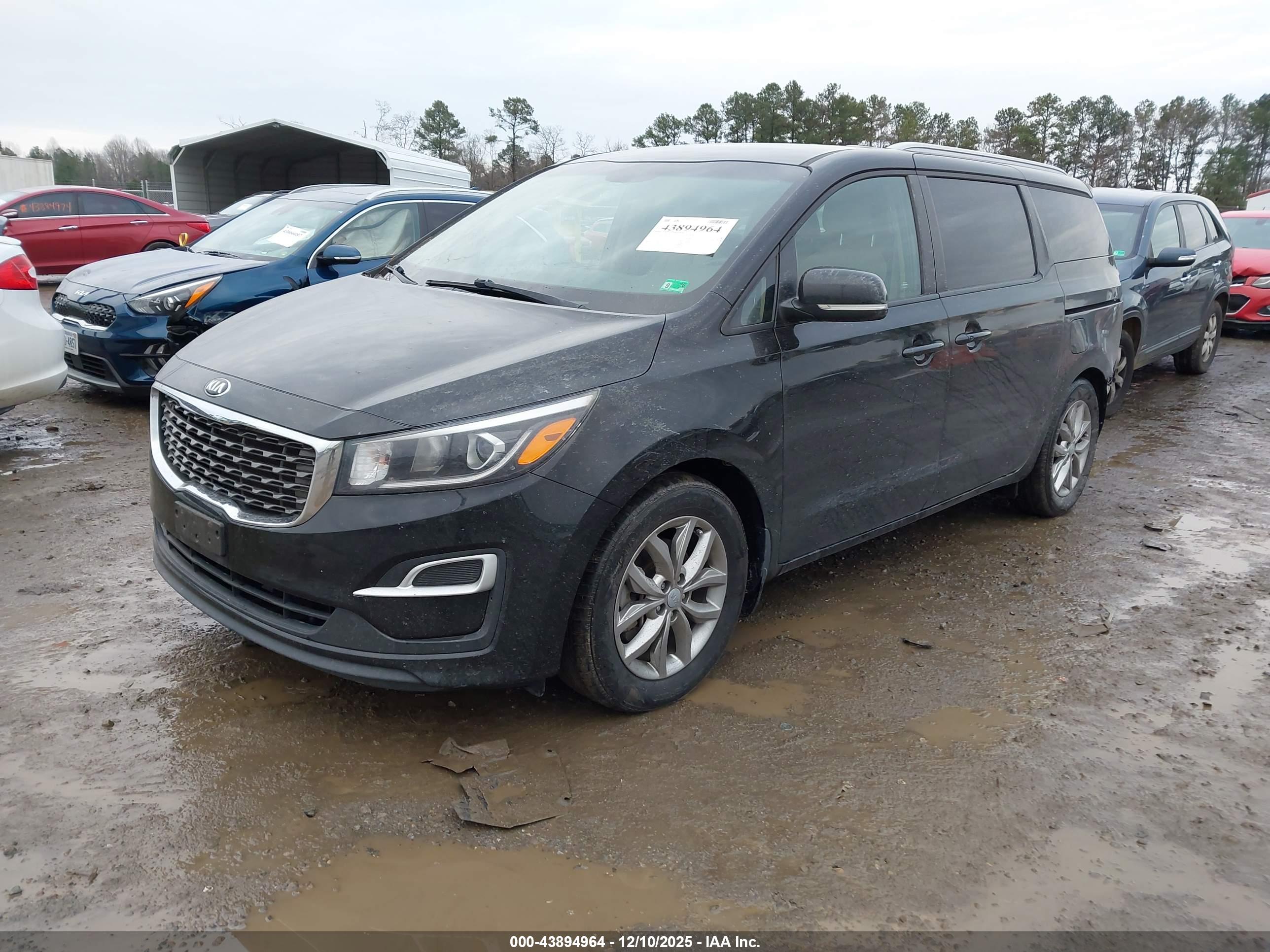 KIA SEDONA image 2