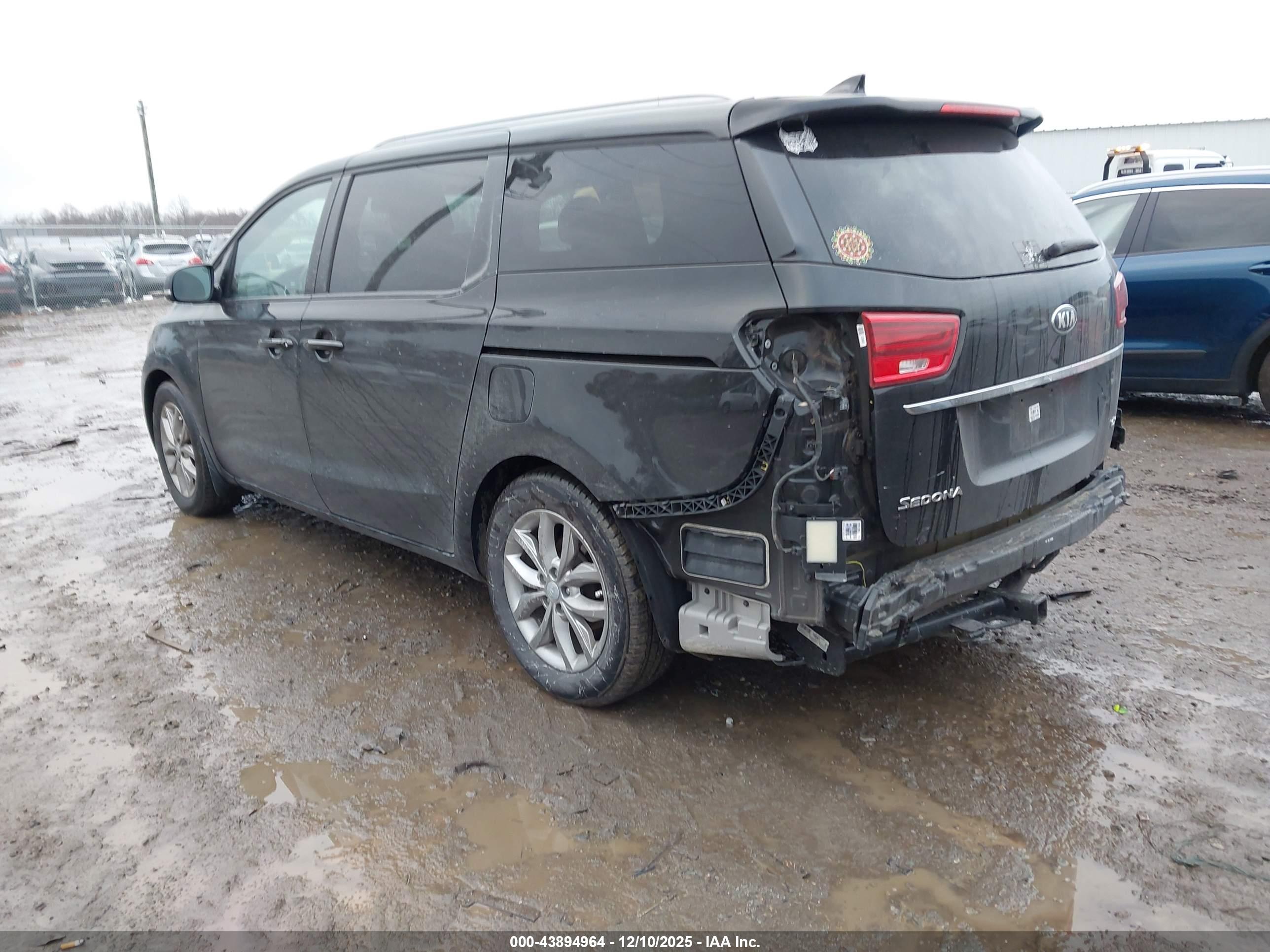 KIA SEDONA image 3