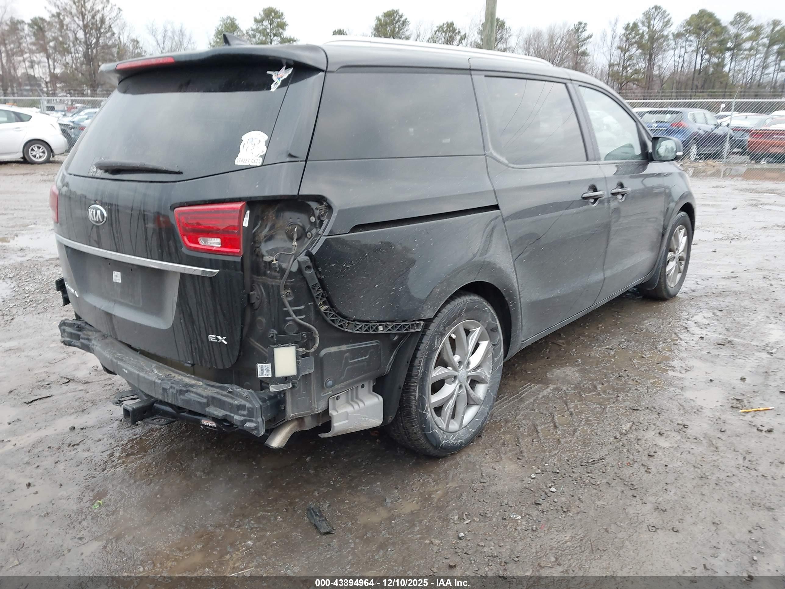 KIA SEDONA image 4