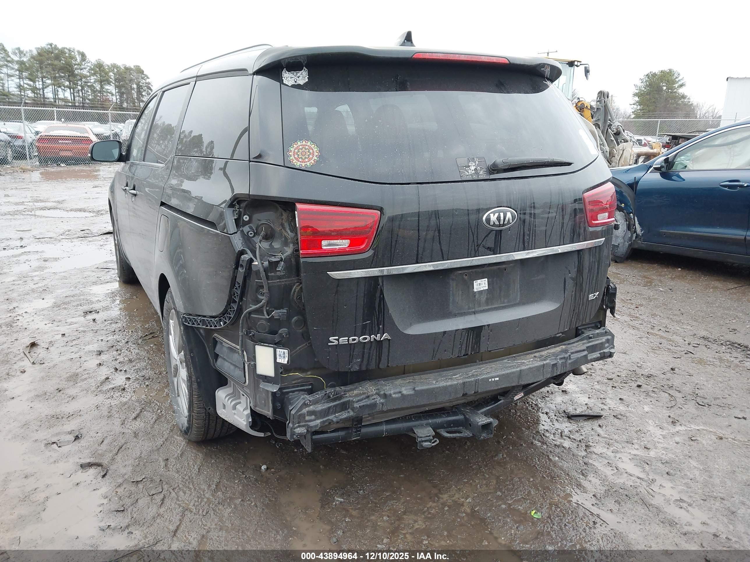 KIA SEDONA image 6