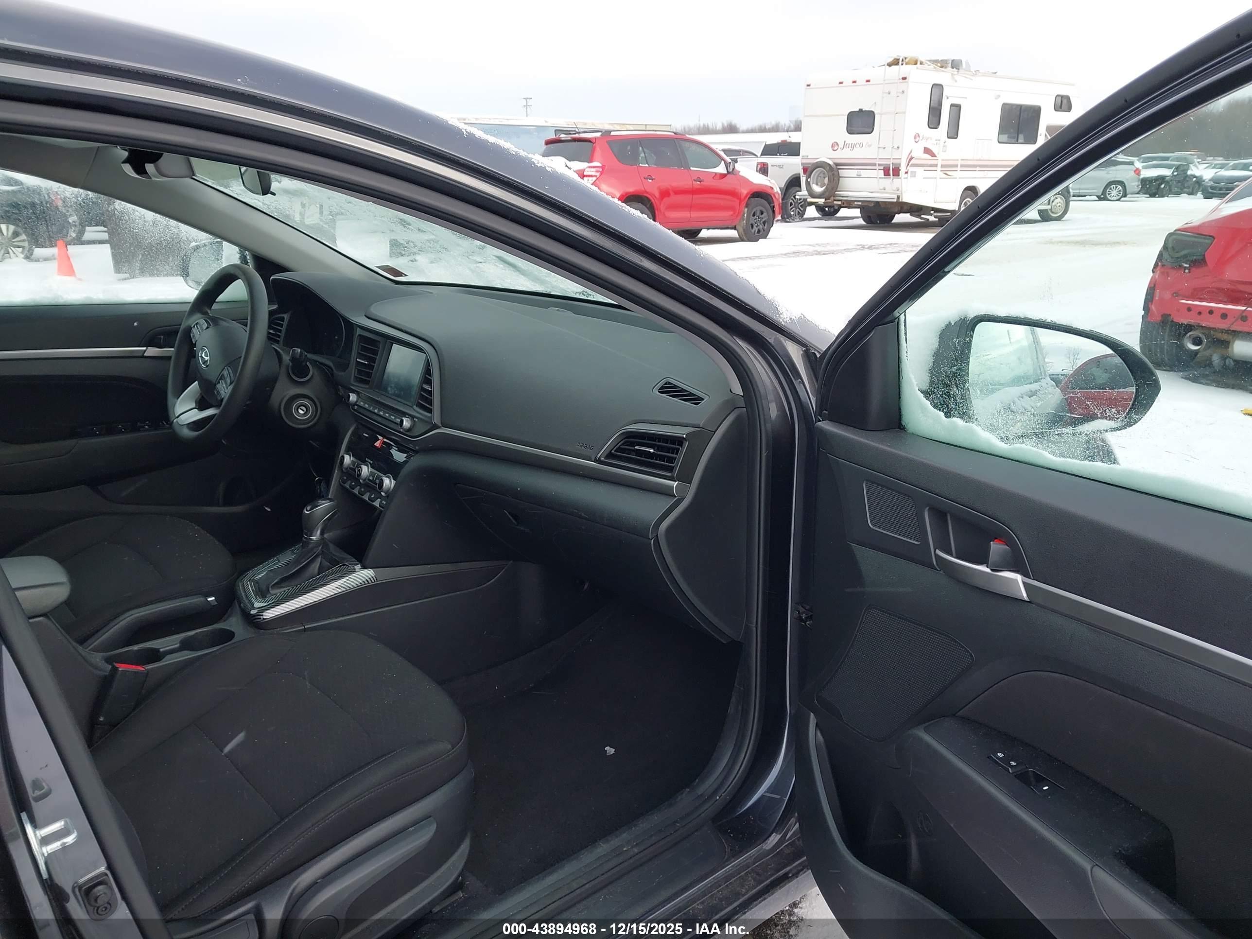 HYUNDAI ELANTRA image 5