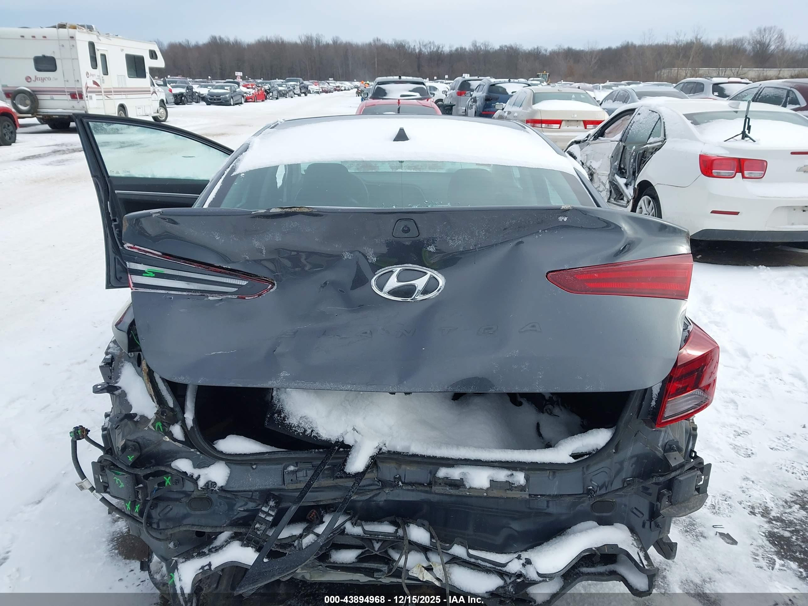 HYUNDAI ELANTRA image 6