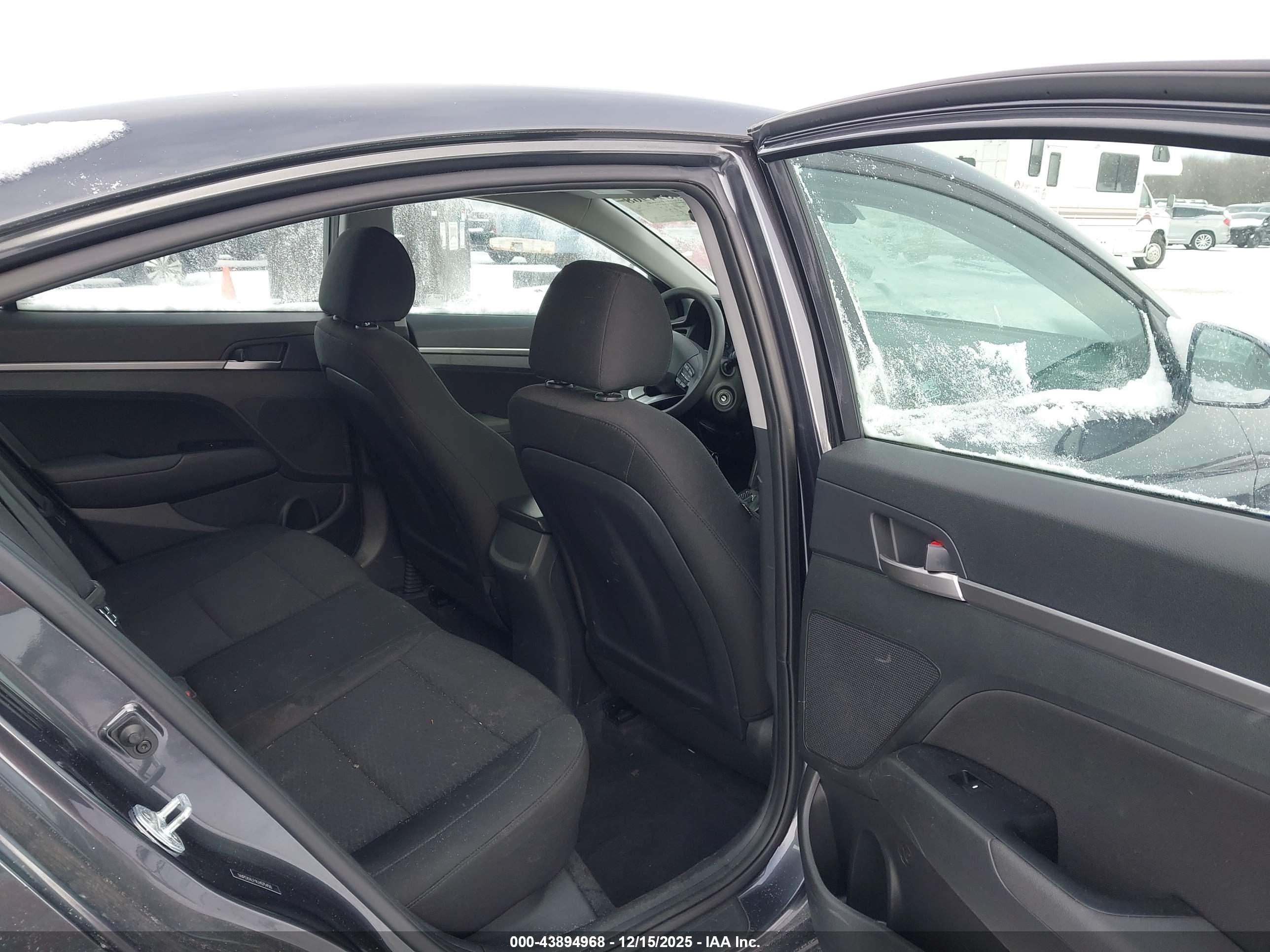 HYUNDAI ELANTRA image 8