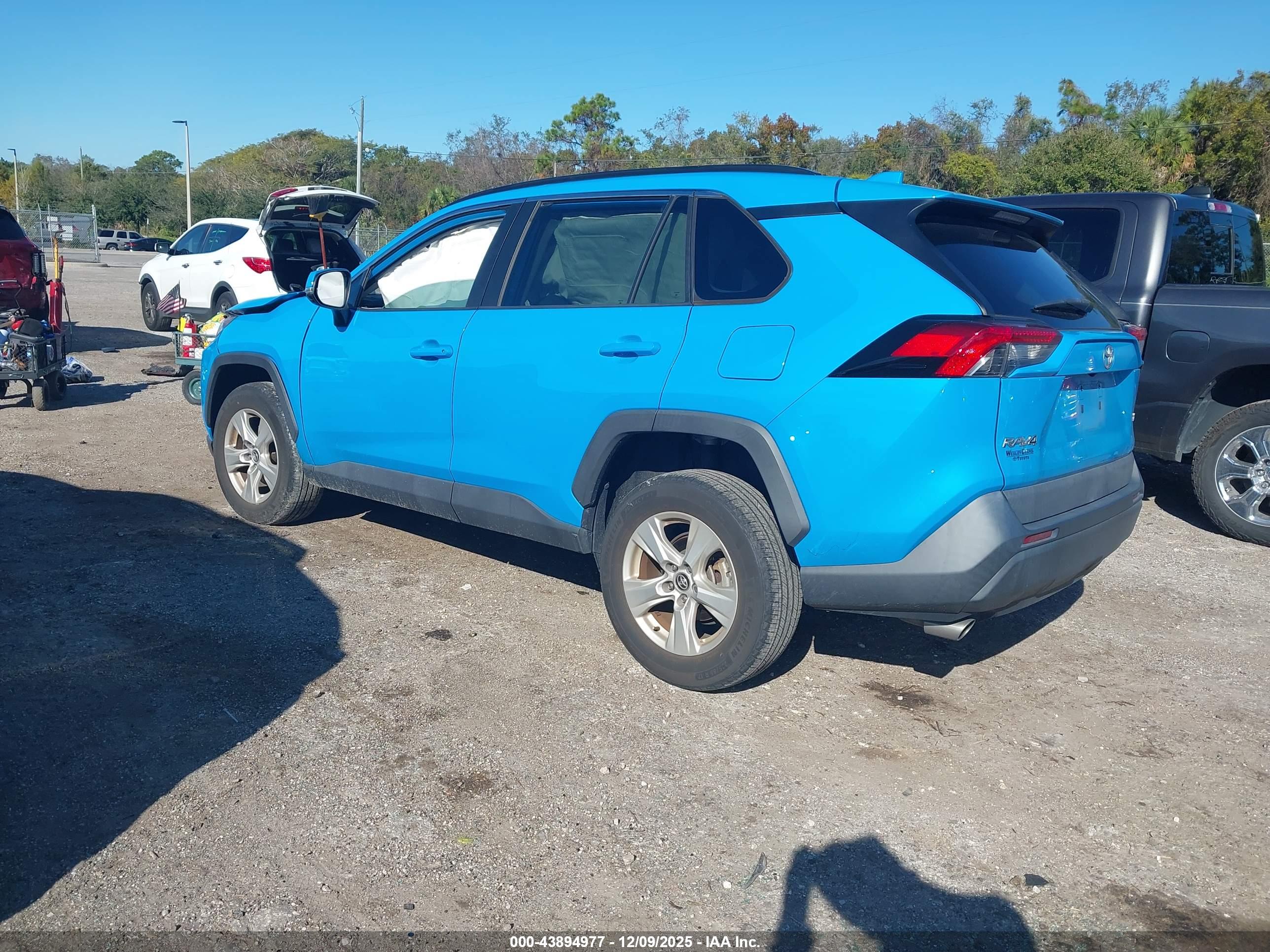 TOYOTA RAV4 image 3