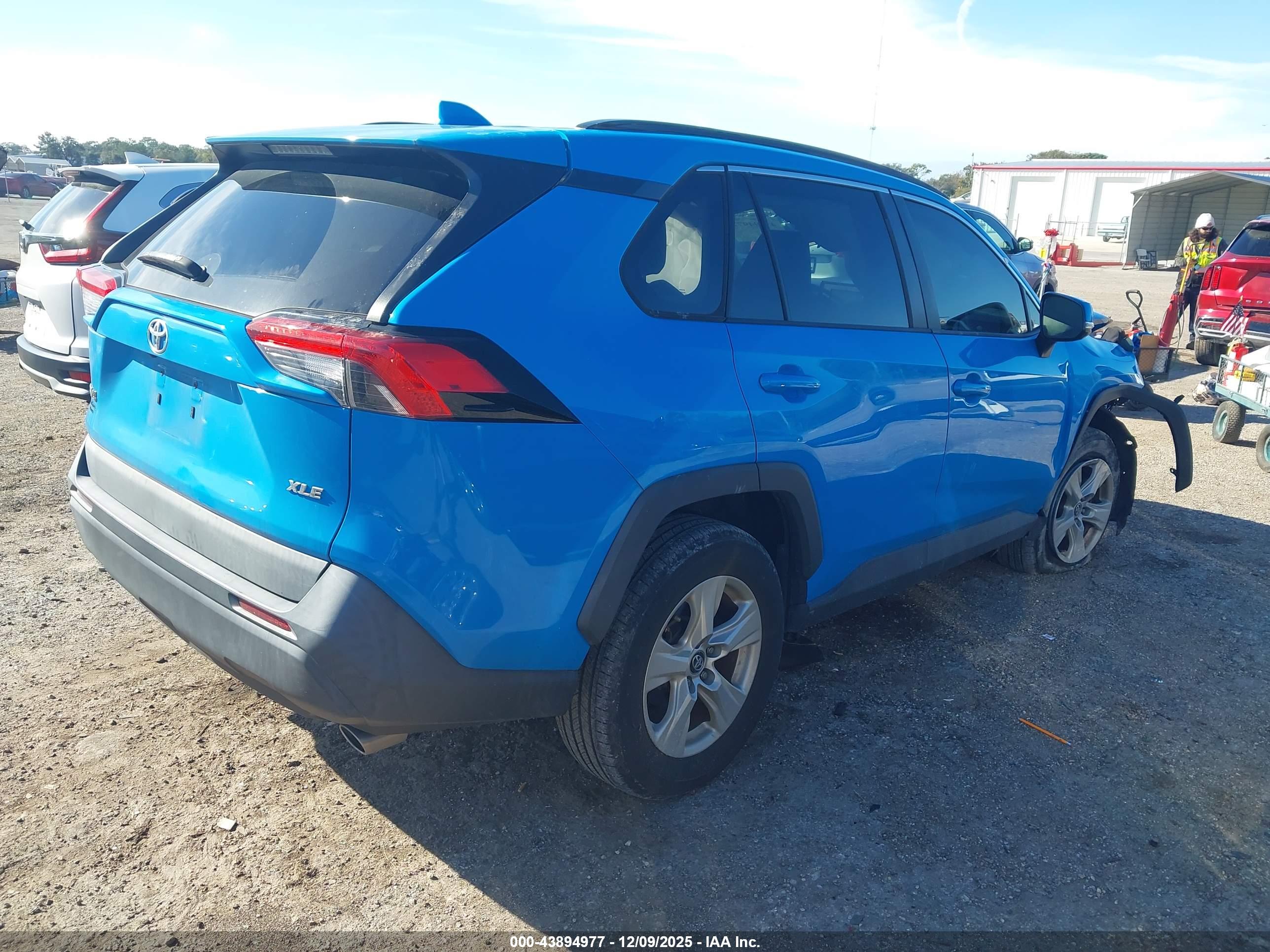TOYOTA RAV4 image 4