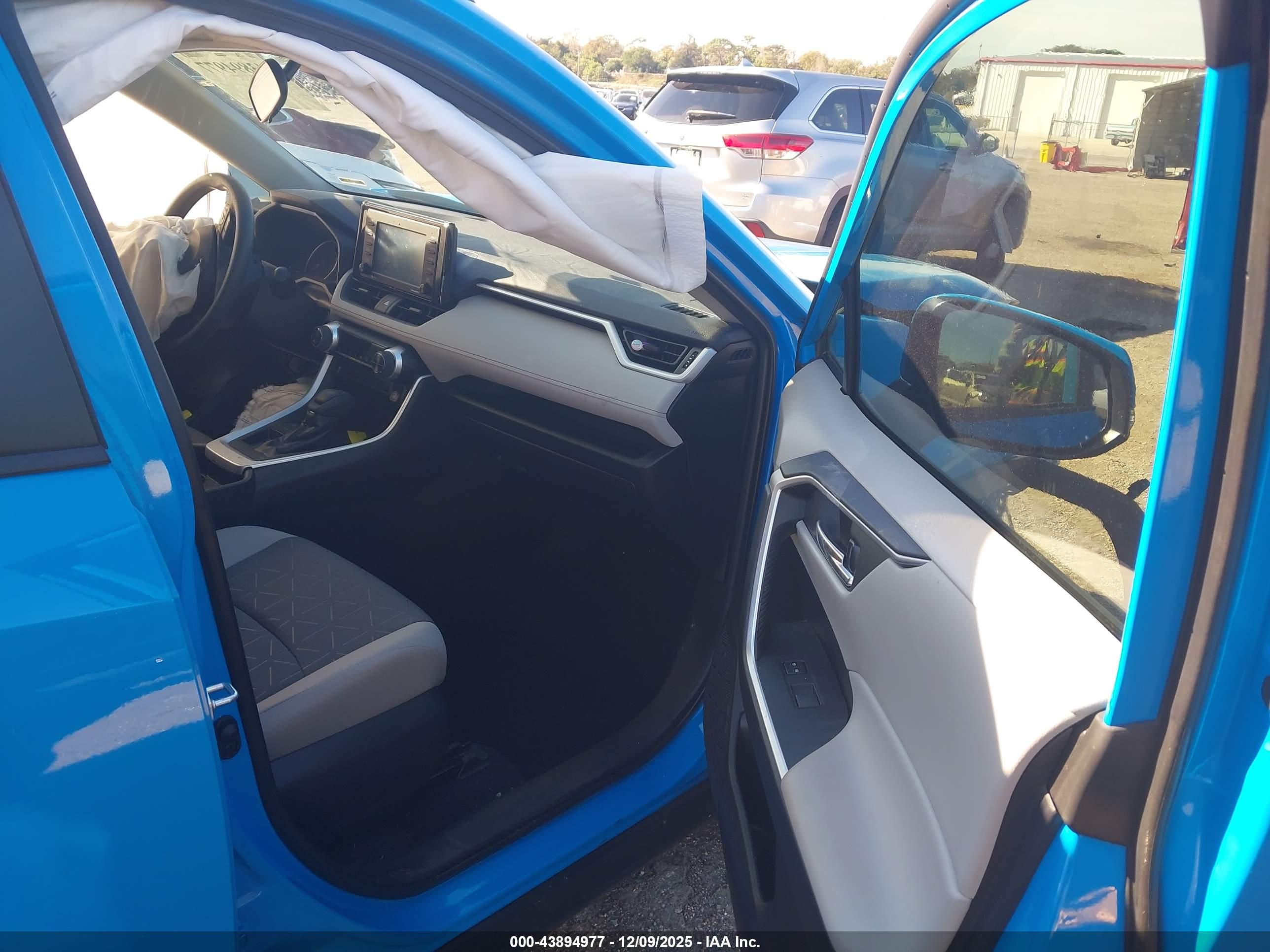 TOYOTA RAV4 image 5
