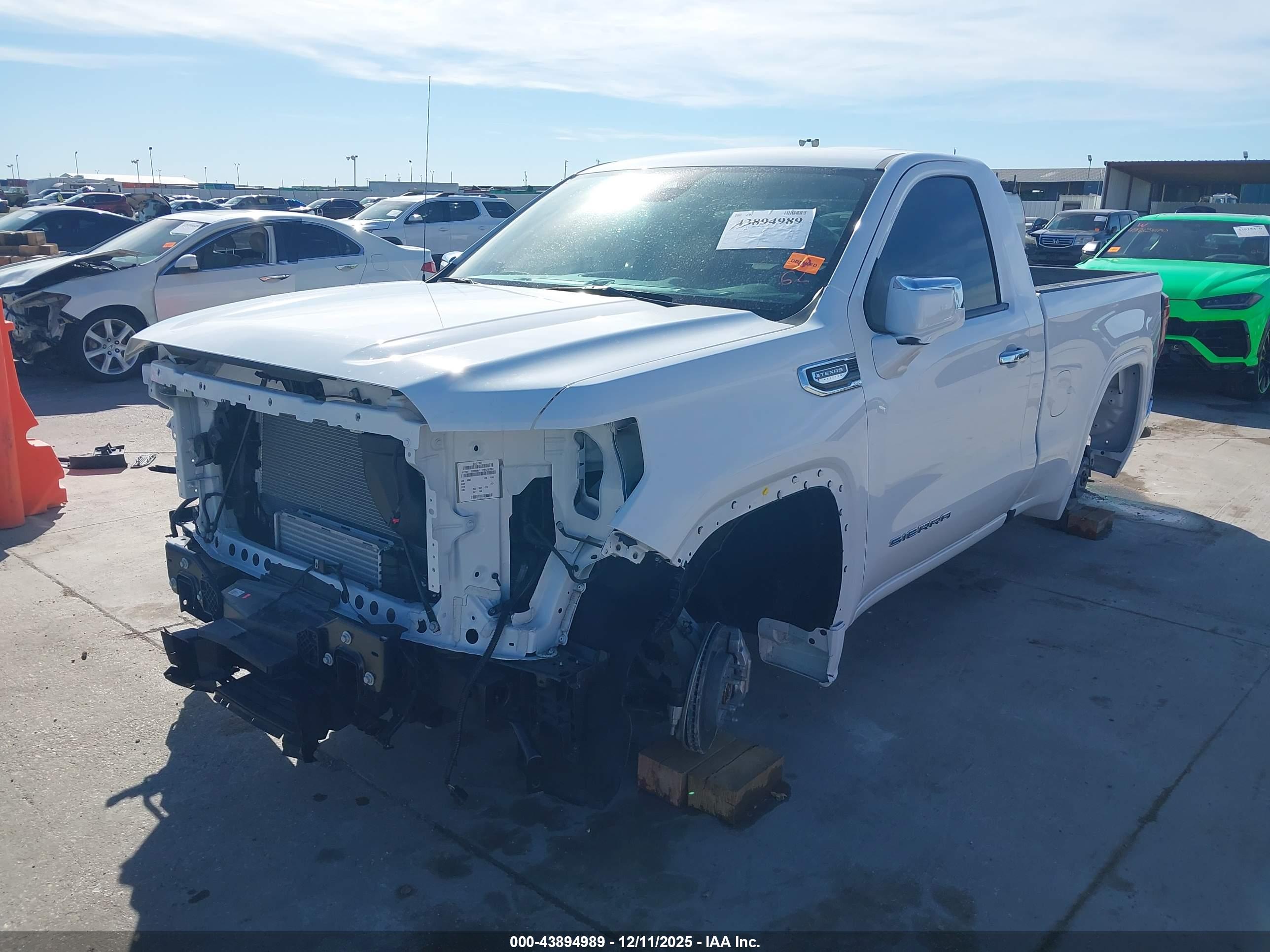 GMC SIERRA image 2