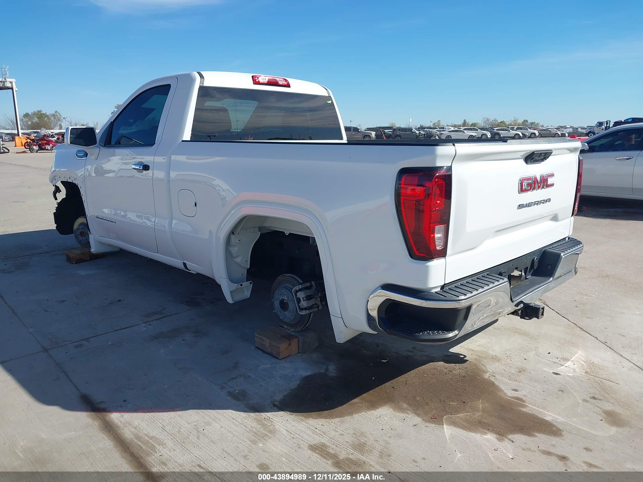 GMC SIERRA image 3