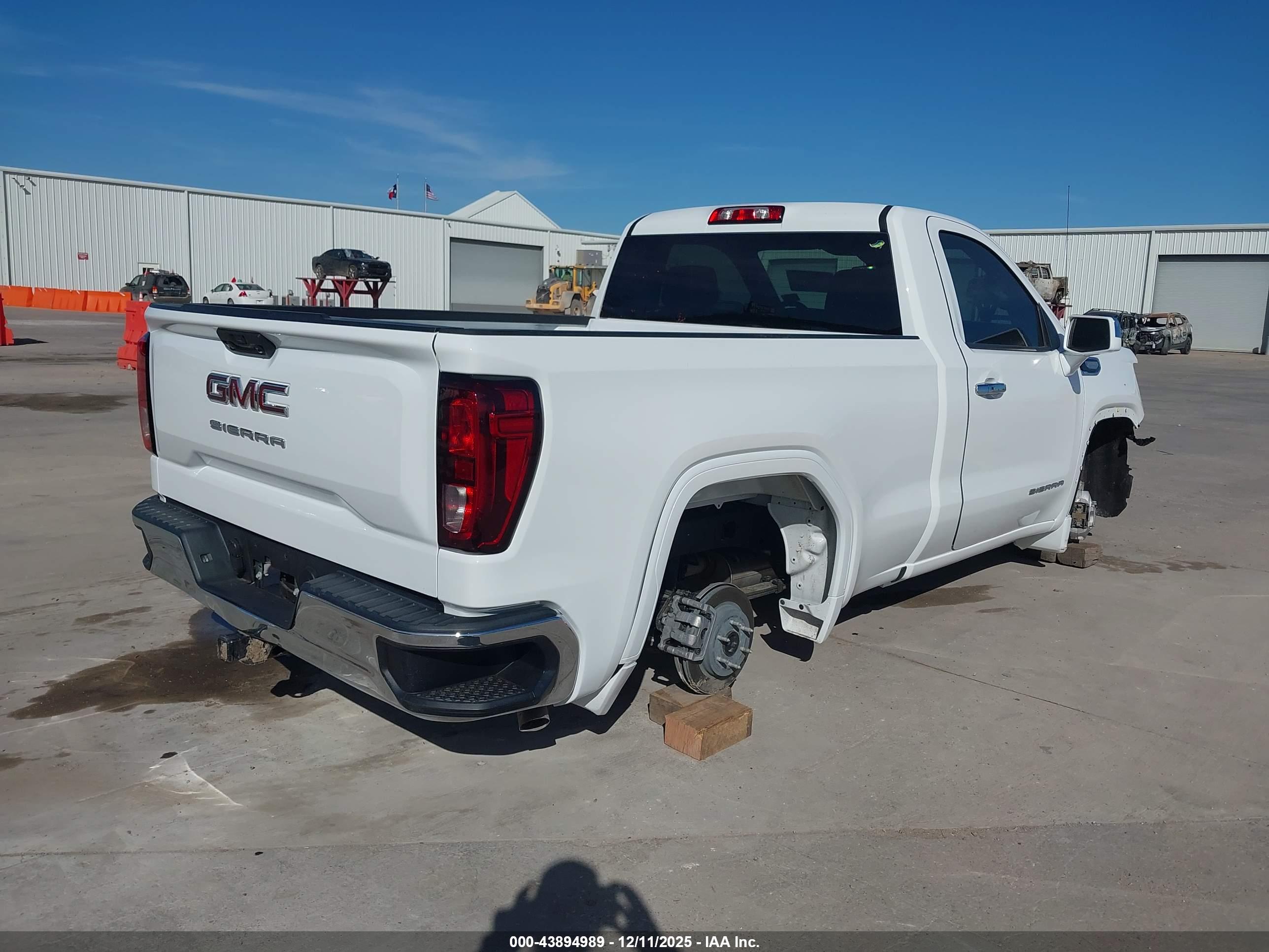 GMC SIERRA image 4