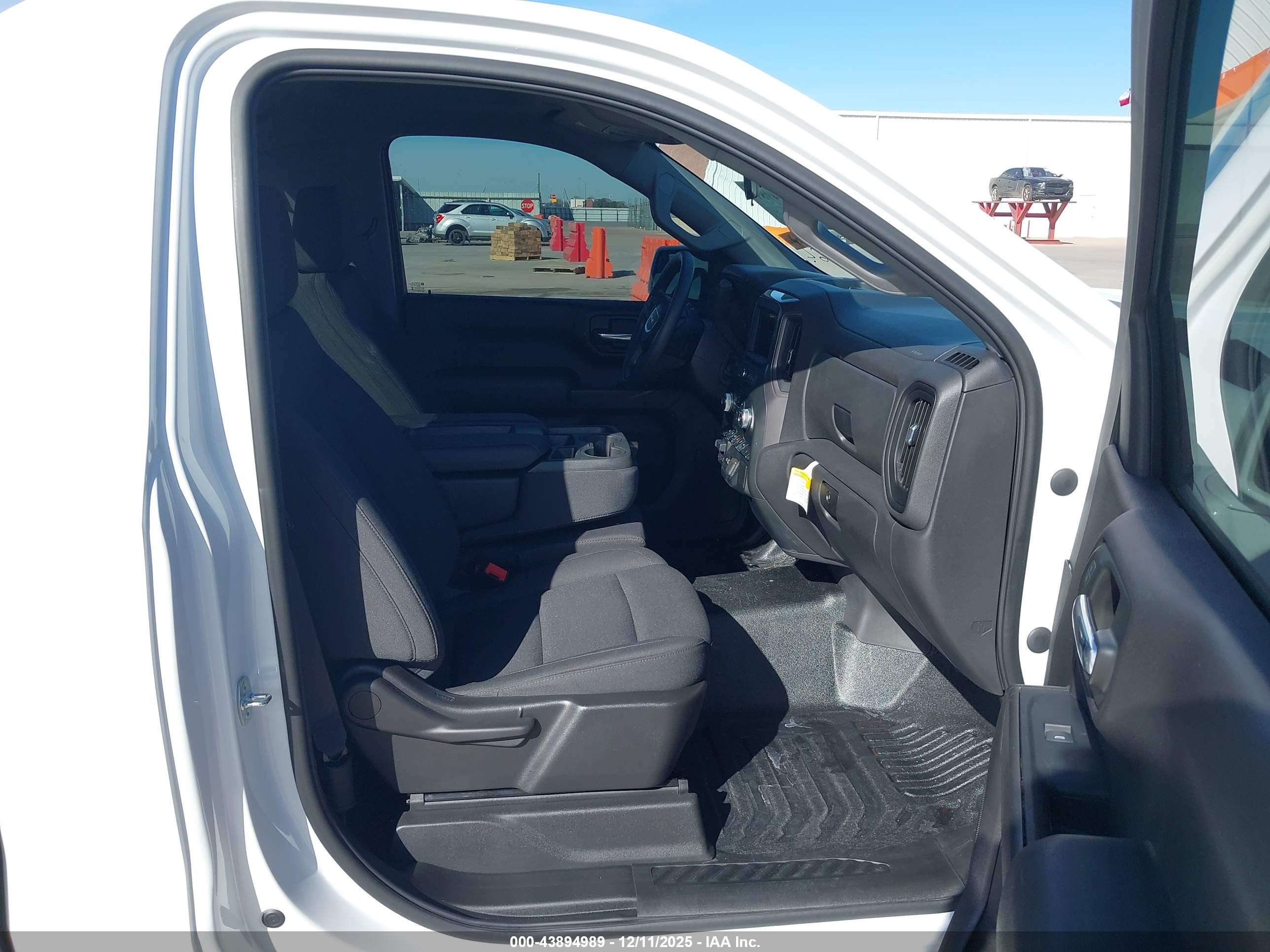 GMC SIERRA image 5