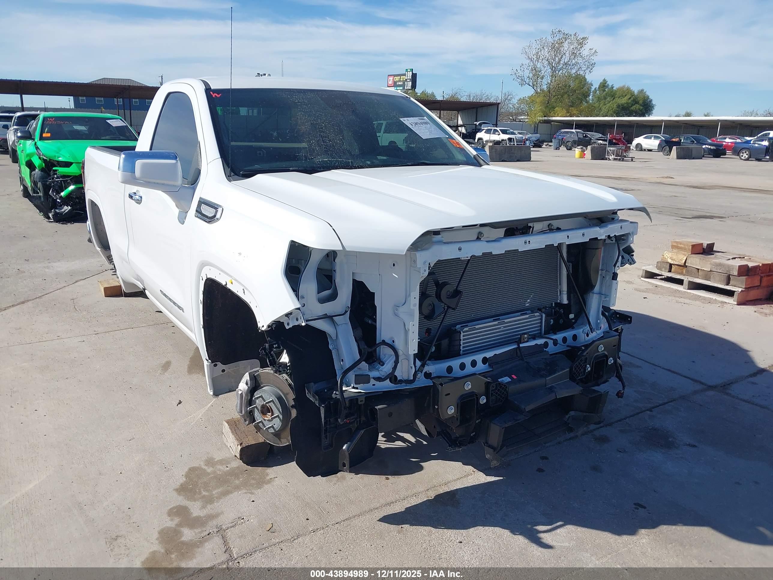 GMC SIERRA image 6