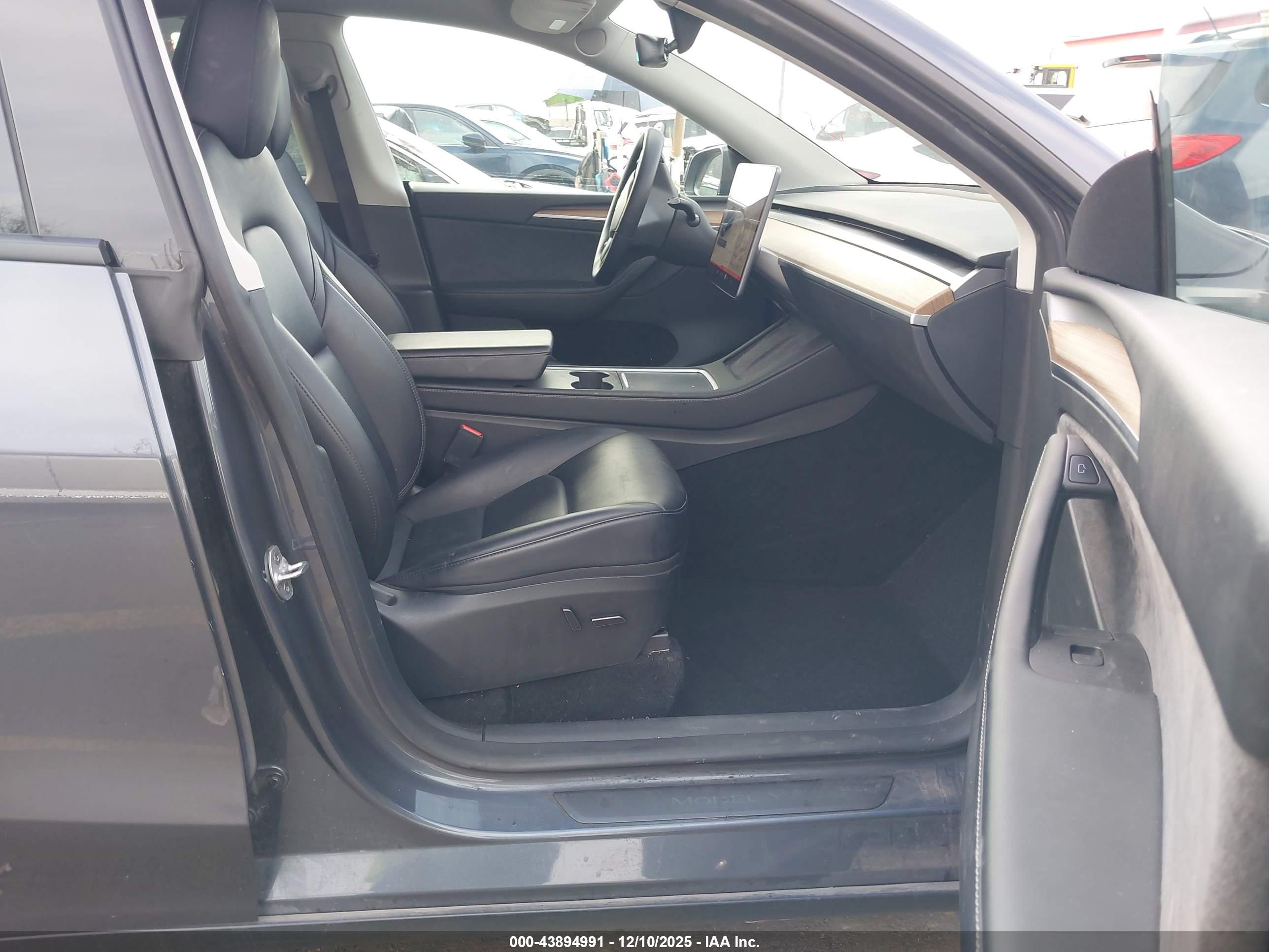 TESLA MODEL image 5