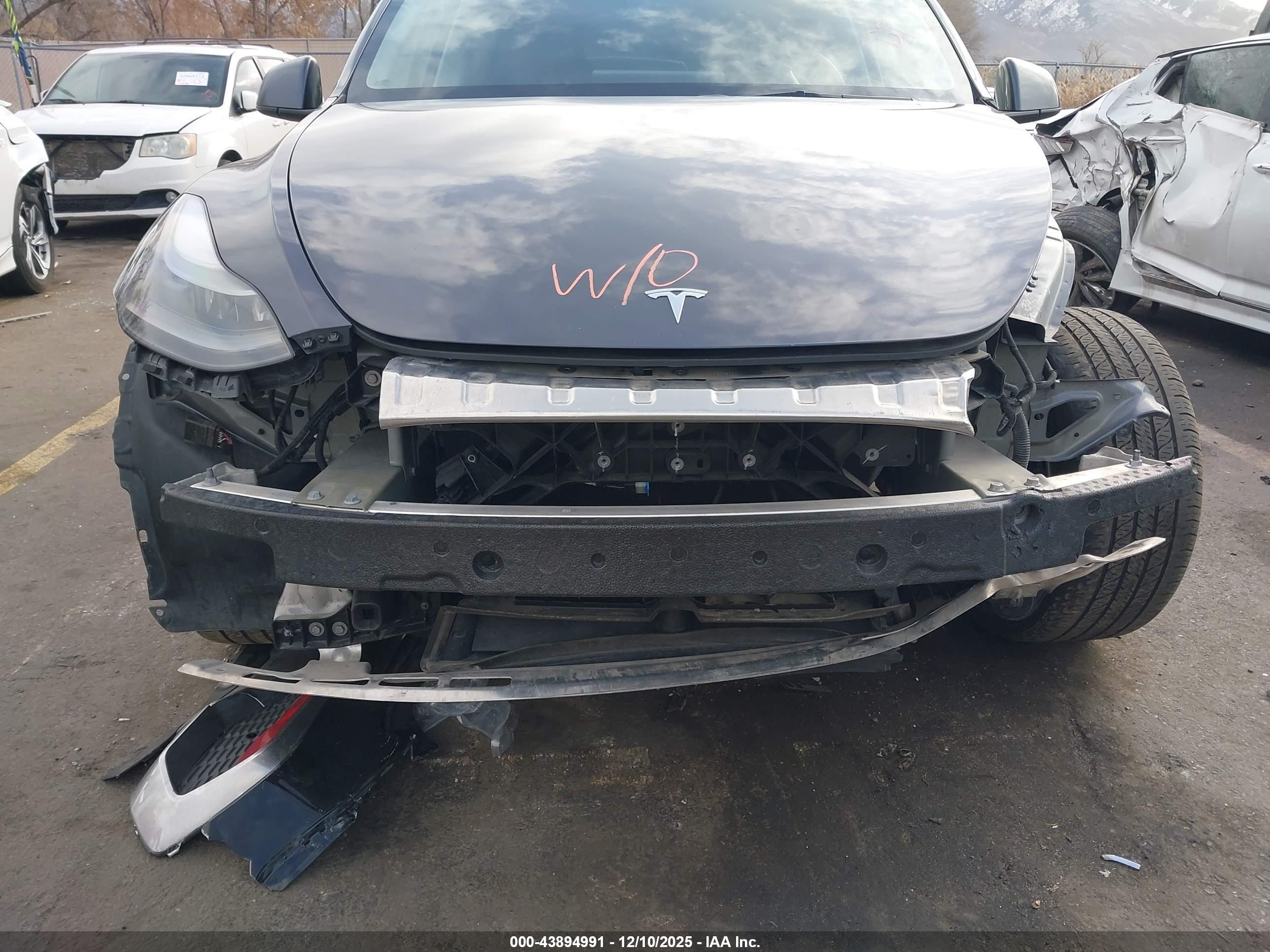 TESLA MODEL image 6