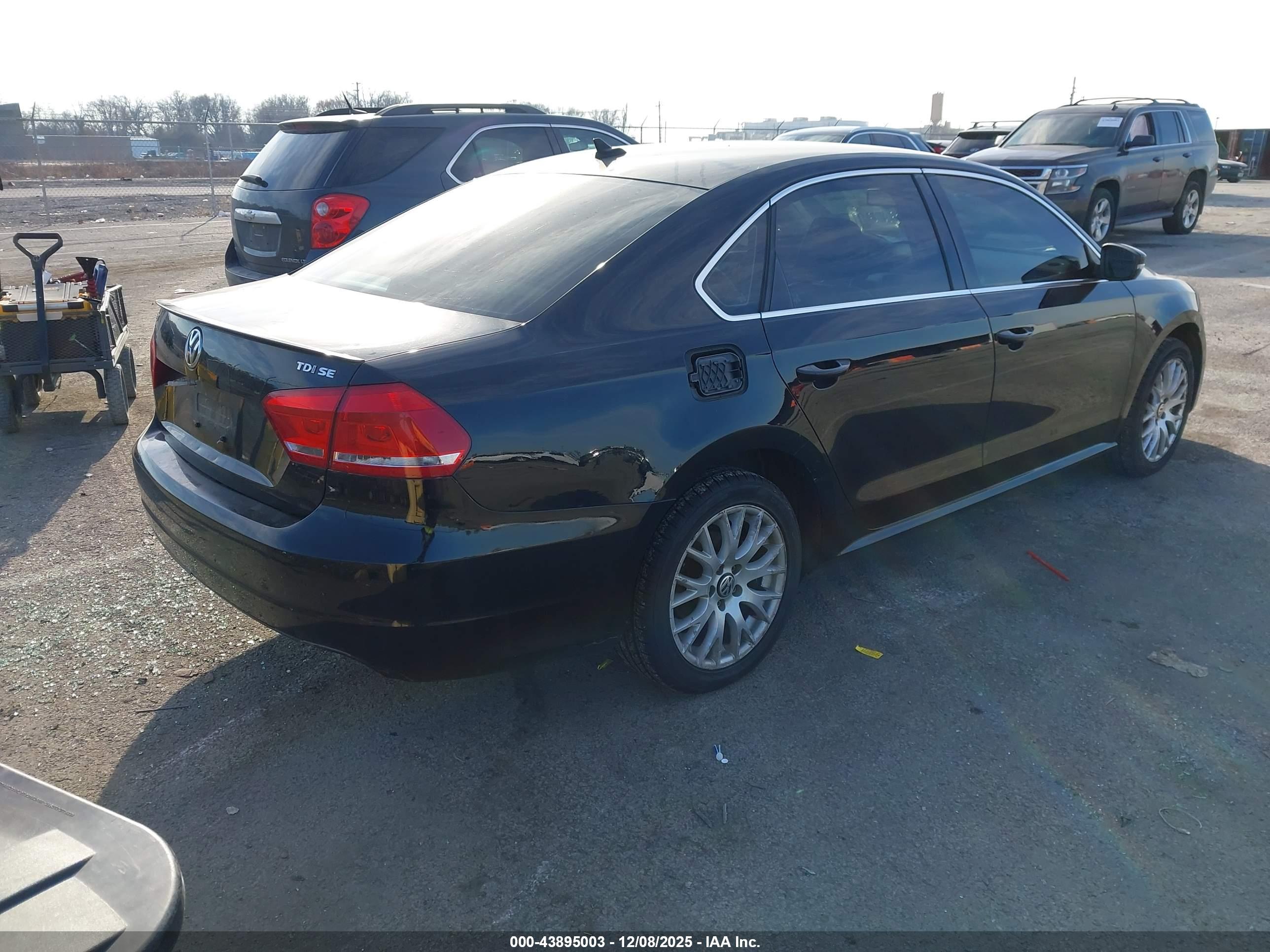 VOLKSWAGEN PASSAT image 4