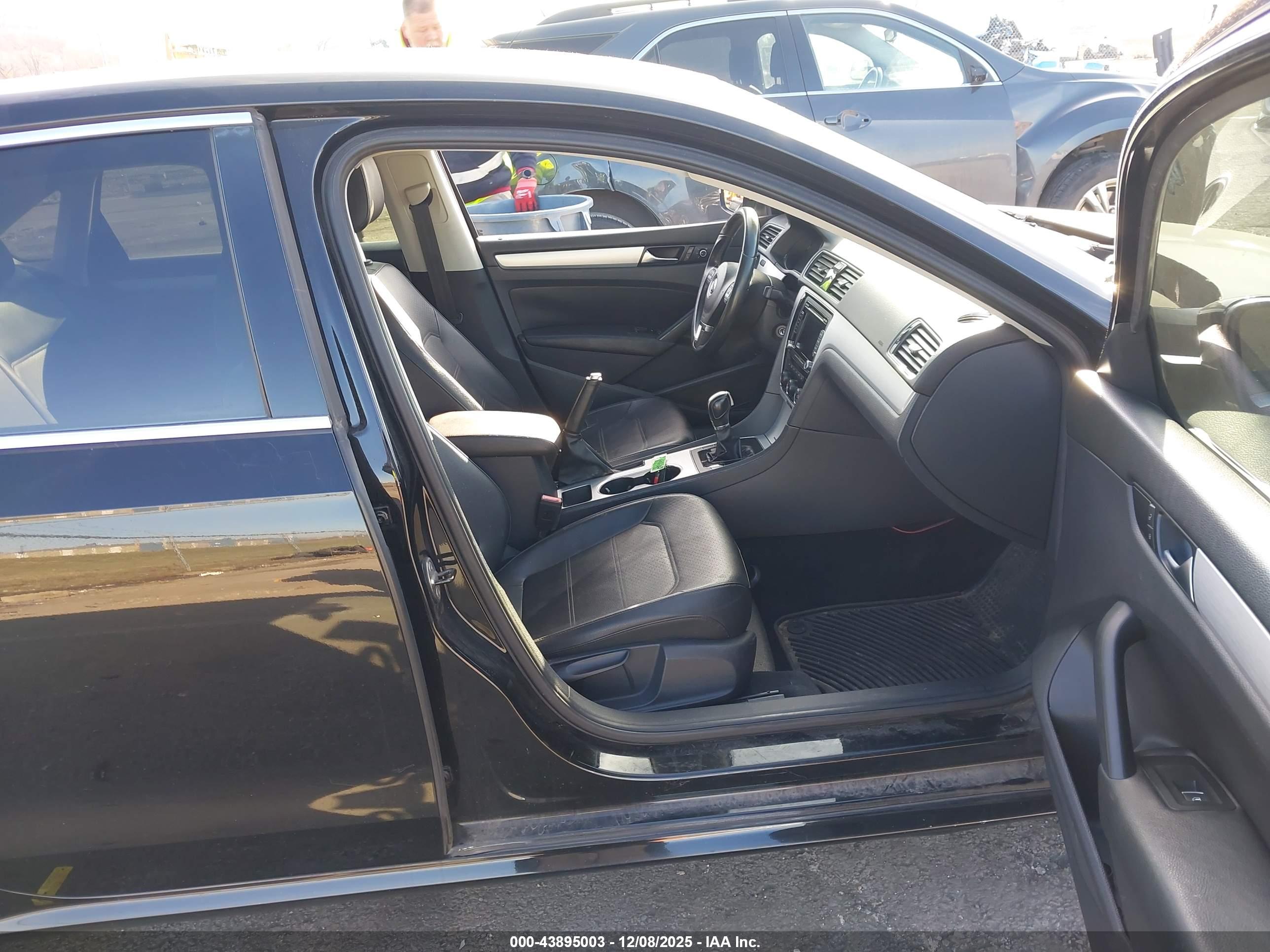 VOLKSWAGEN PASSAT image 5