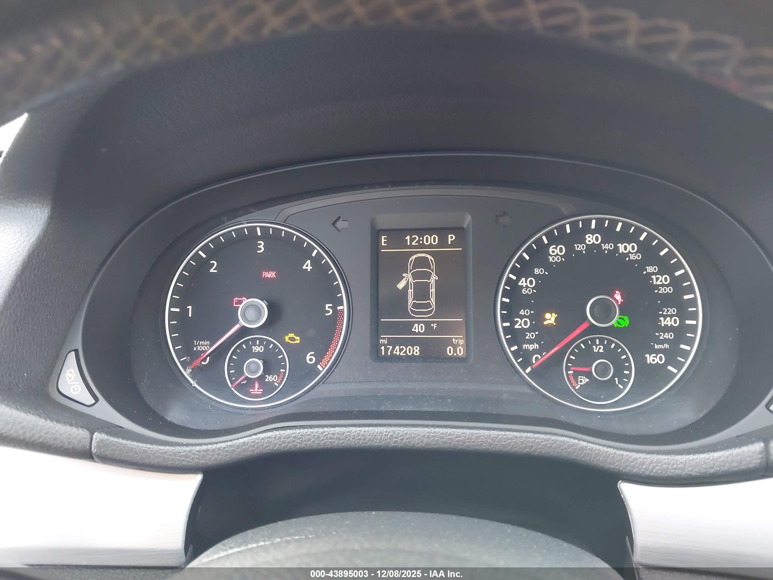 VOLKSWAGEN PASSAT image 7