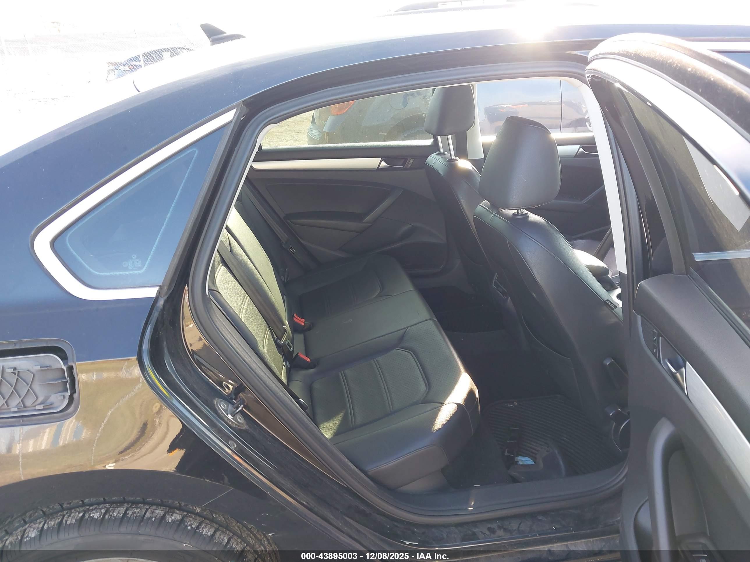 VOLKSWAGEN PASSAT image 8
