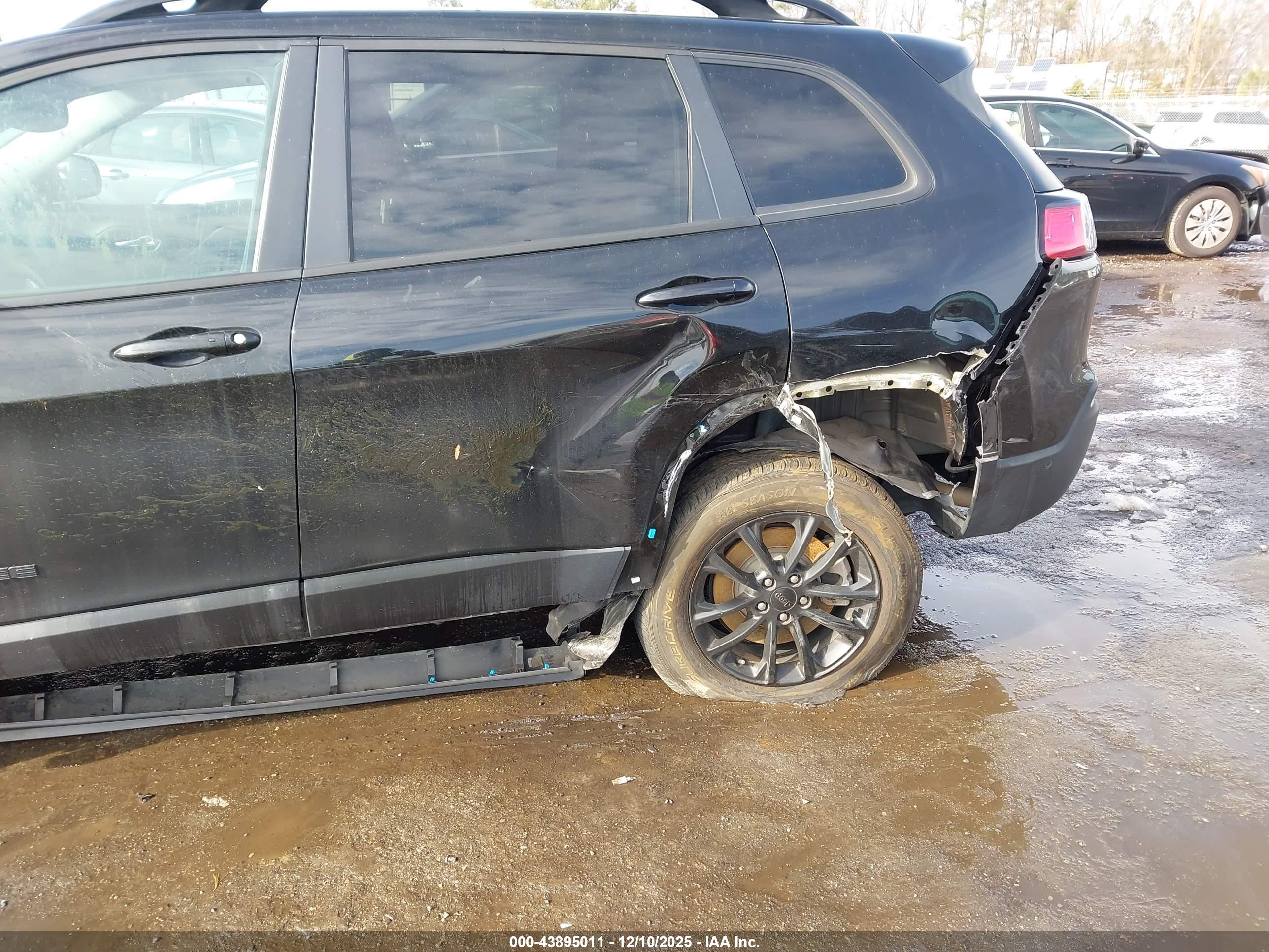 JEEP CHEROKEE image 6
