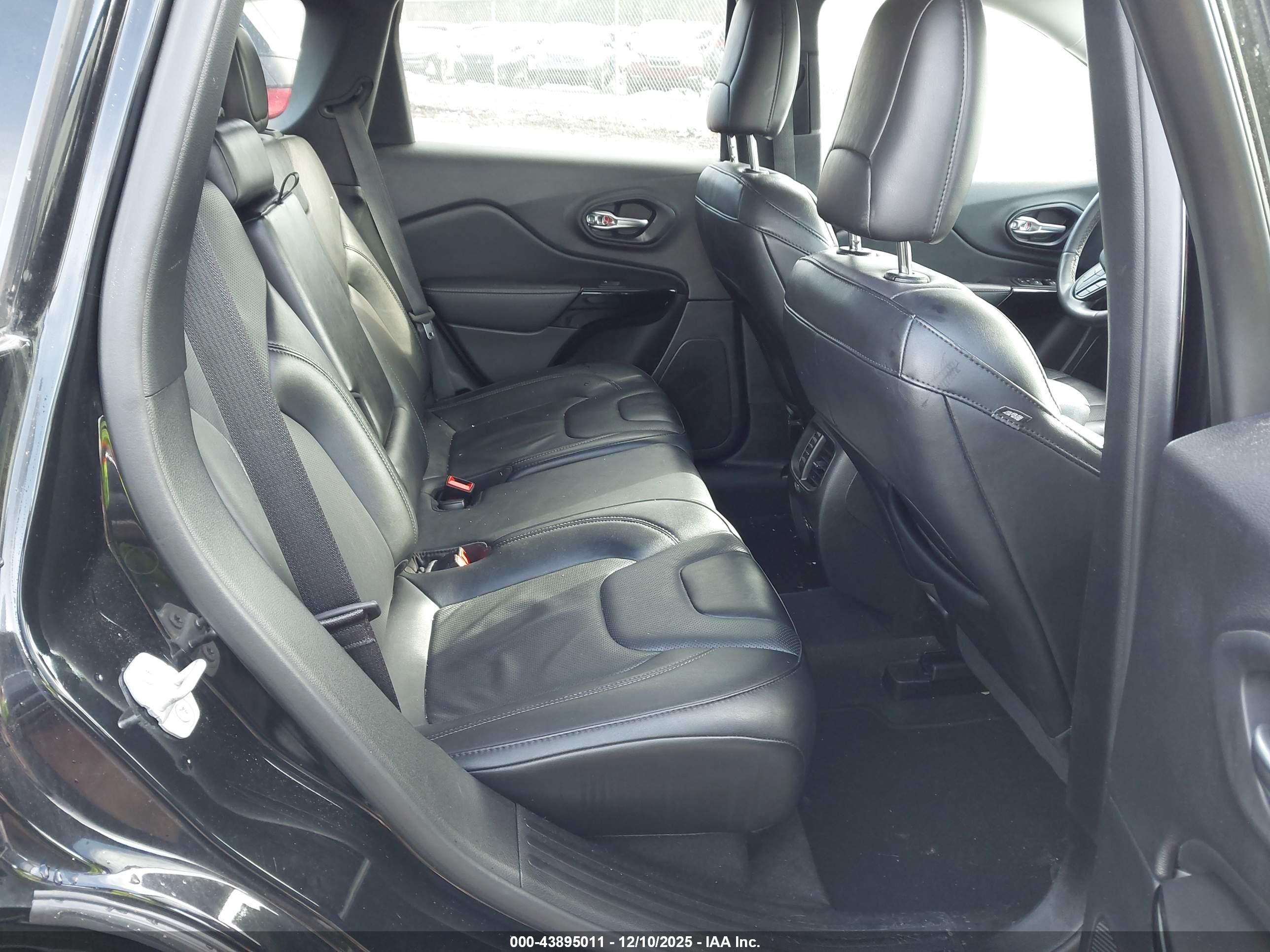 JEEP CHEROKEE image 8