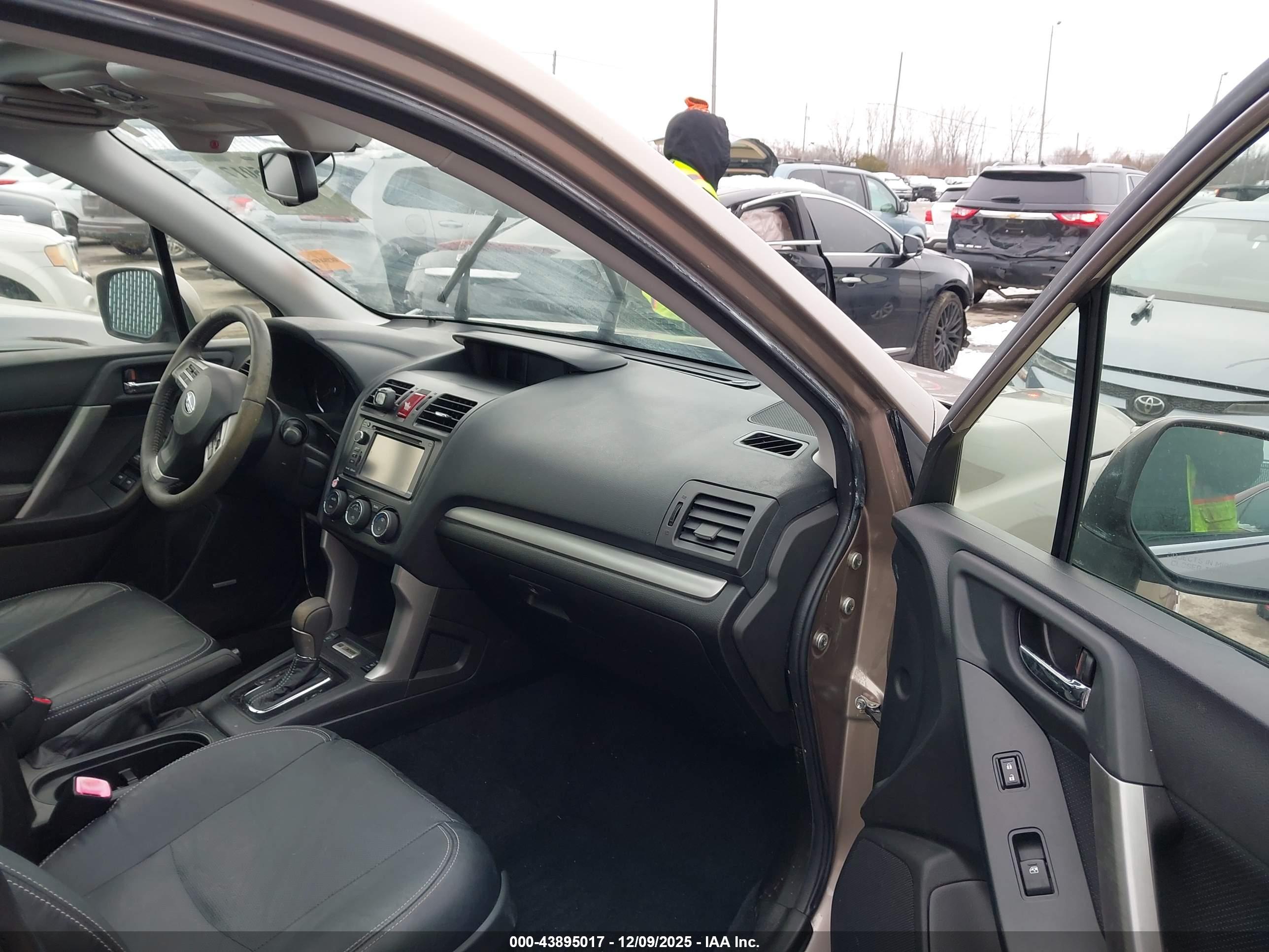 SUBARU FORESTER image 5