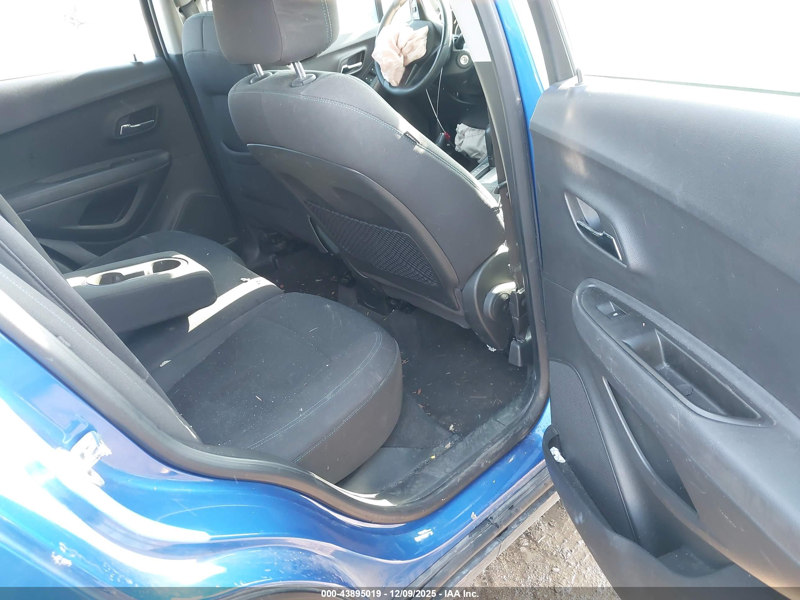 CHEVROLET TRAX image 8