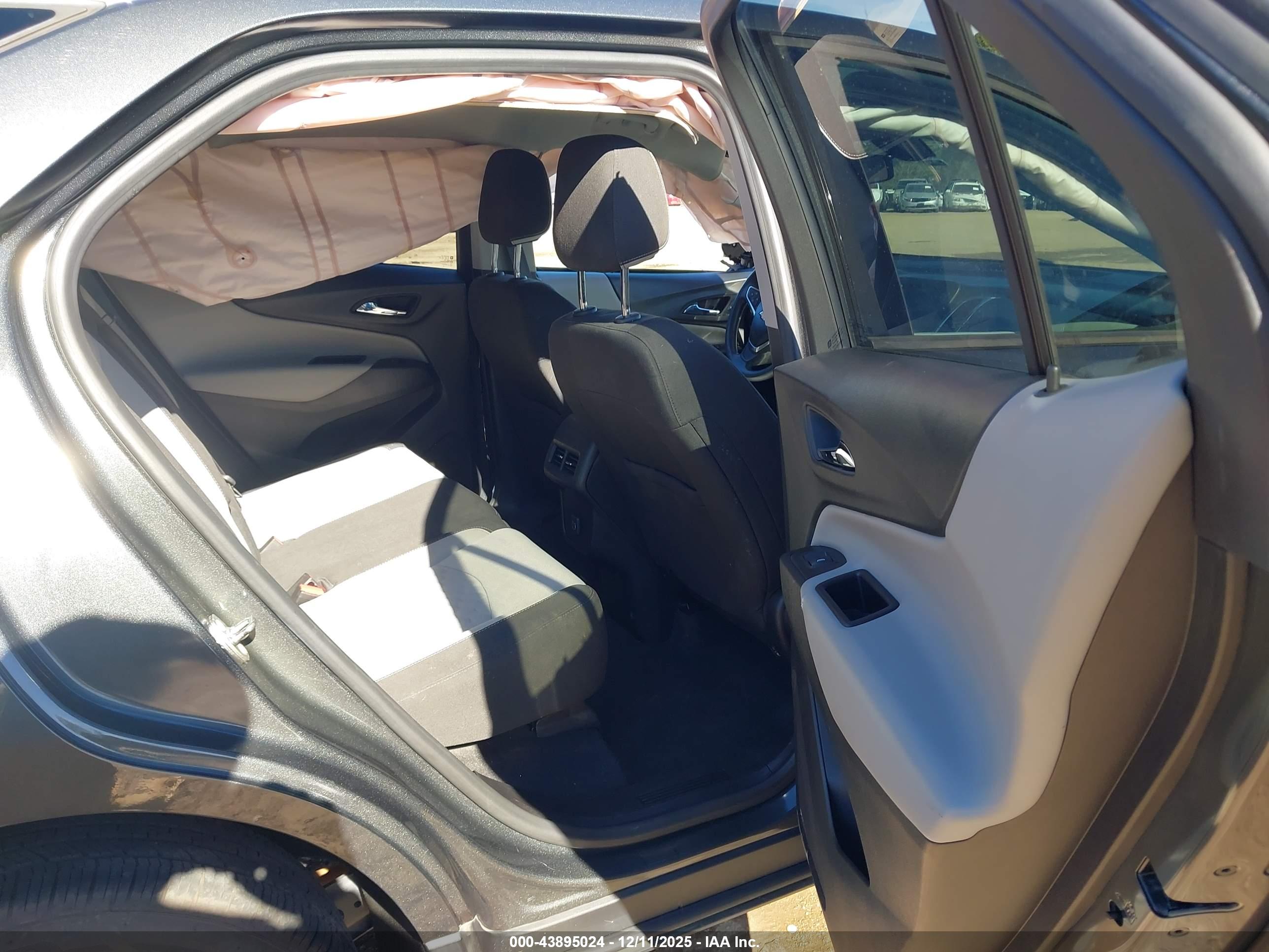 CHEVROLET EQUINOX image 8
