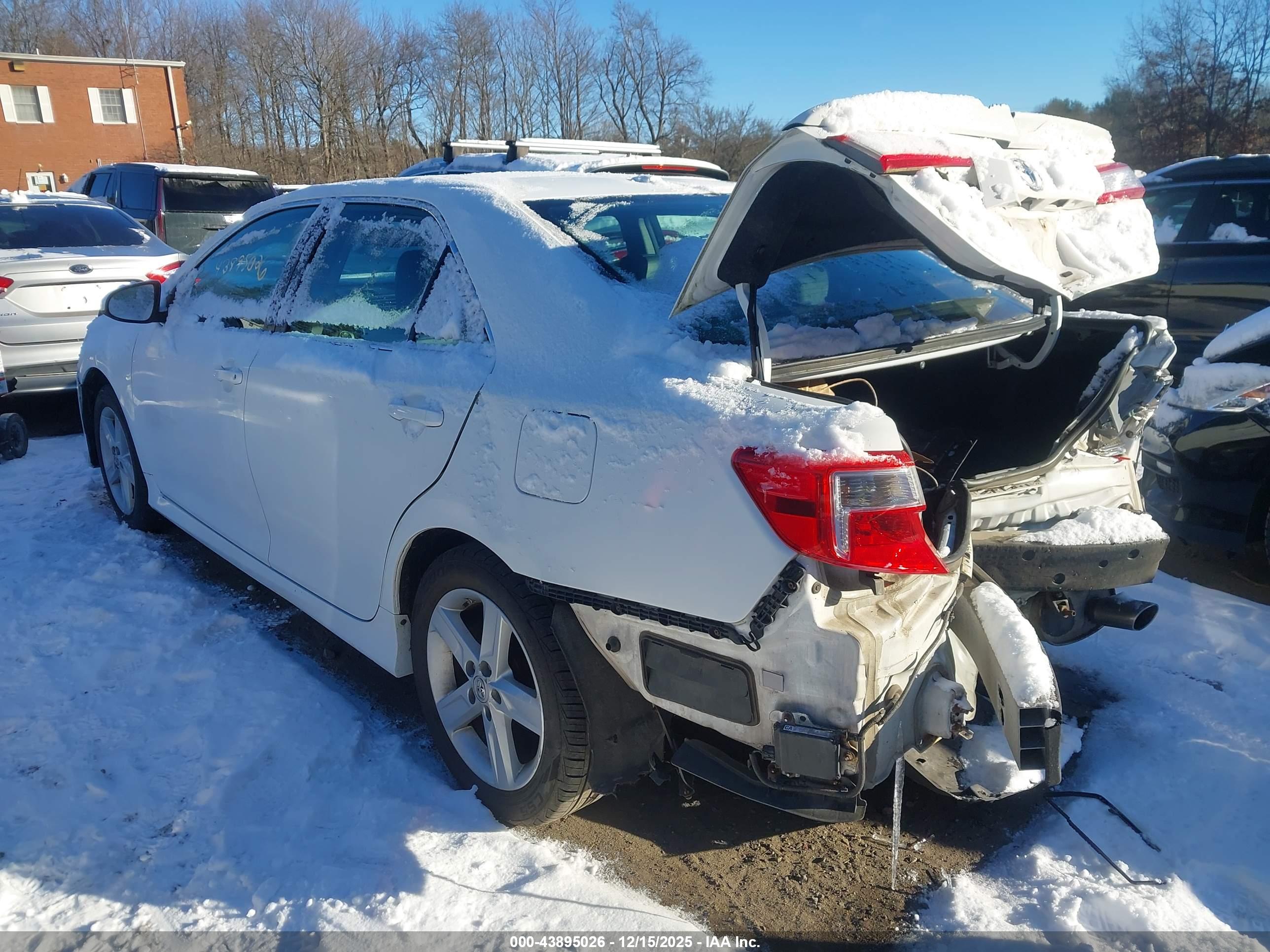 TOYOTA CAMRY image 3