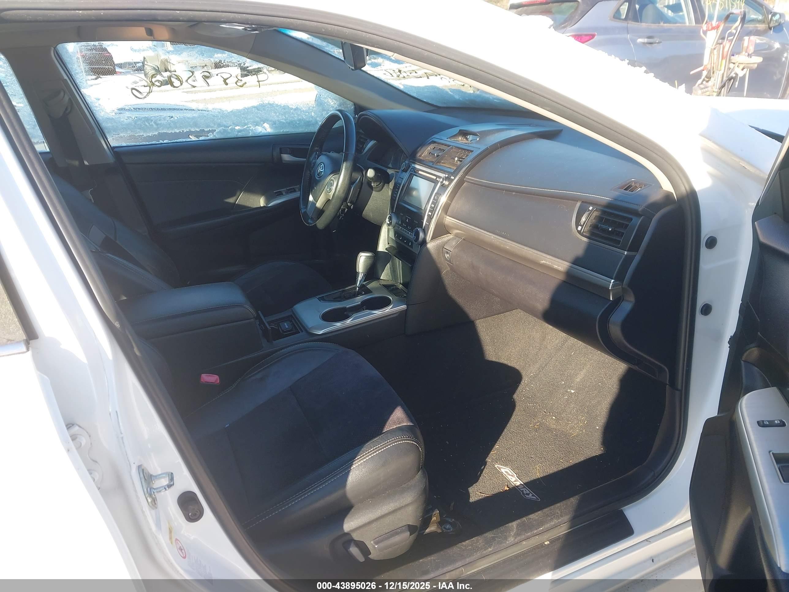 TOYOTA CAMRY image 5