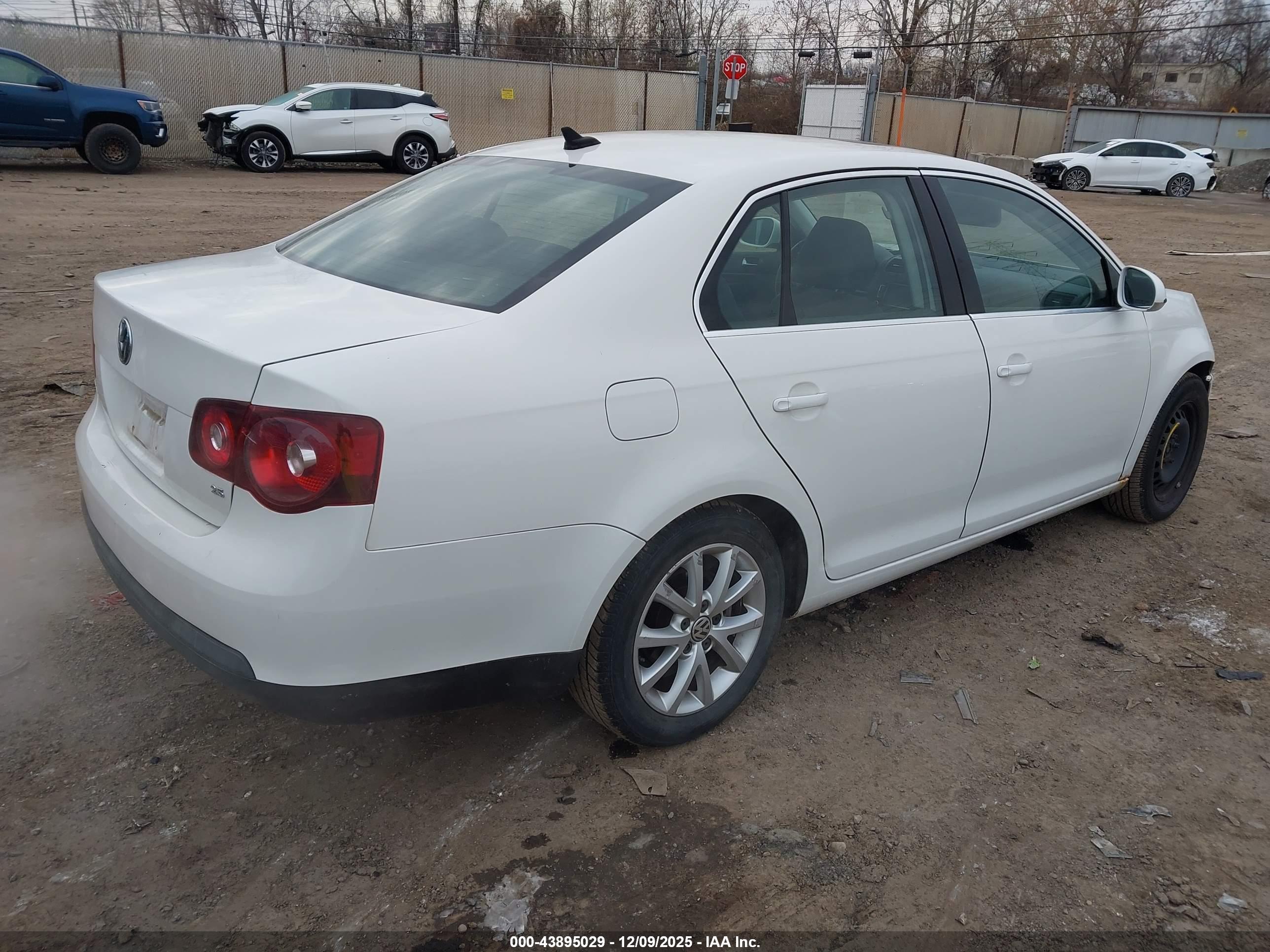 VOLKSWAGEN JETTA image 4