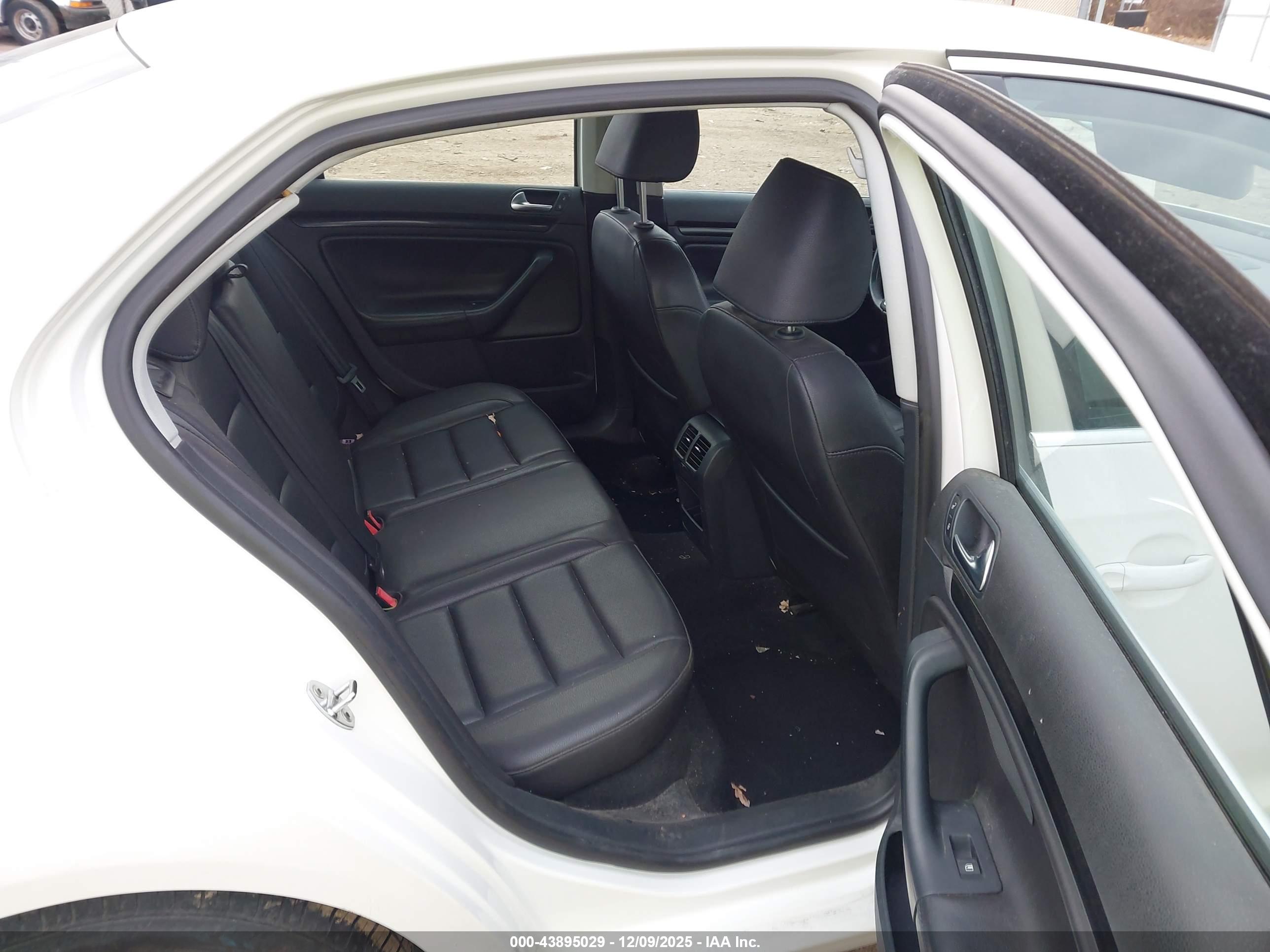 VOLKSWAGEN JETTA image 8