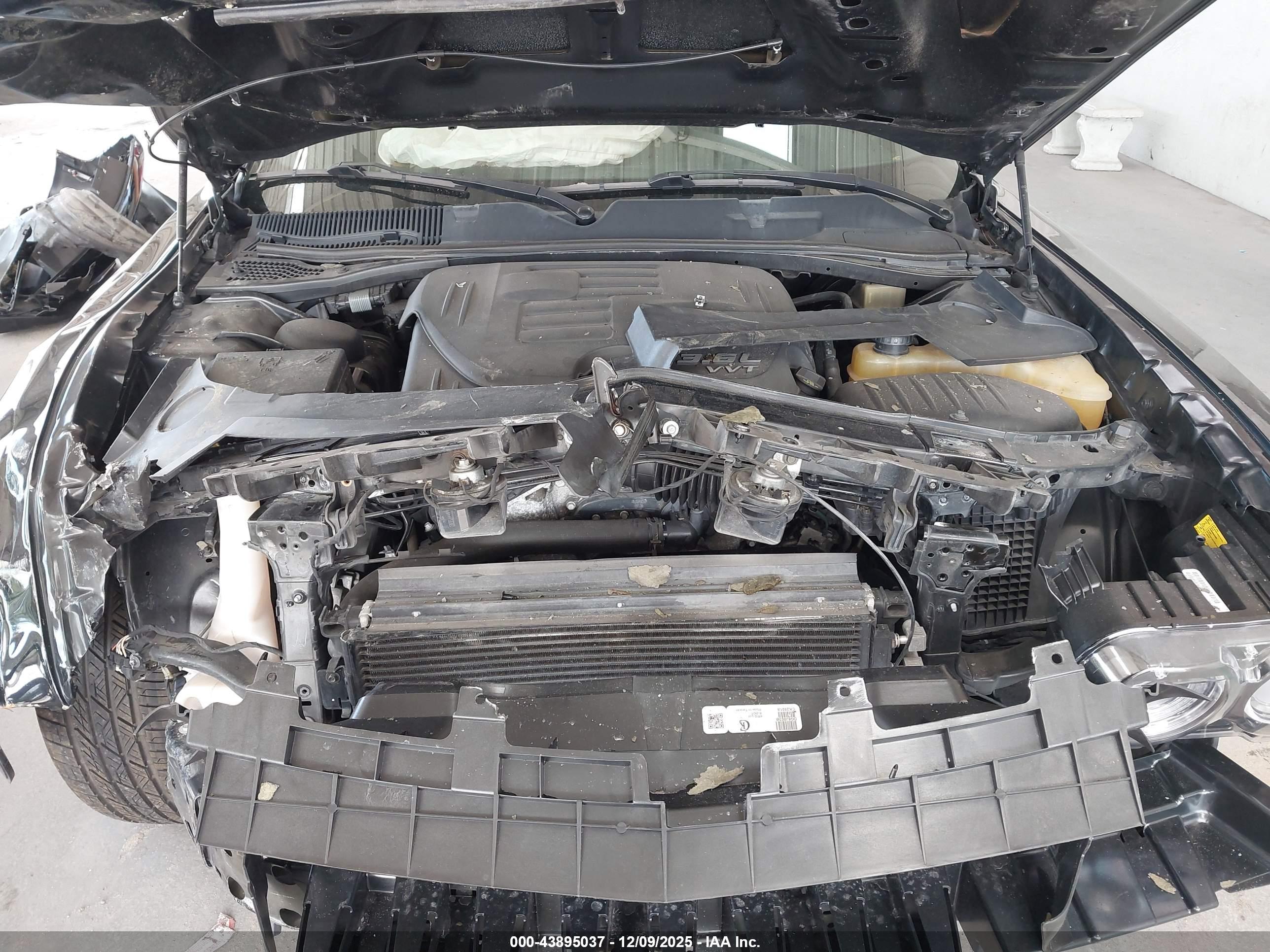 DODGE CHALLENGER image 10