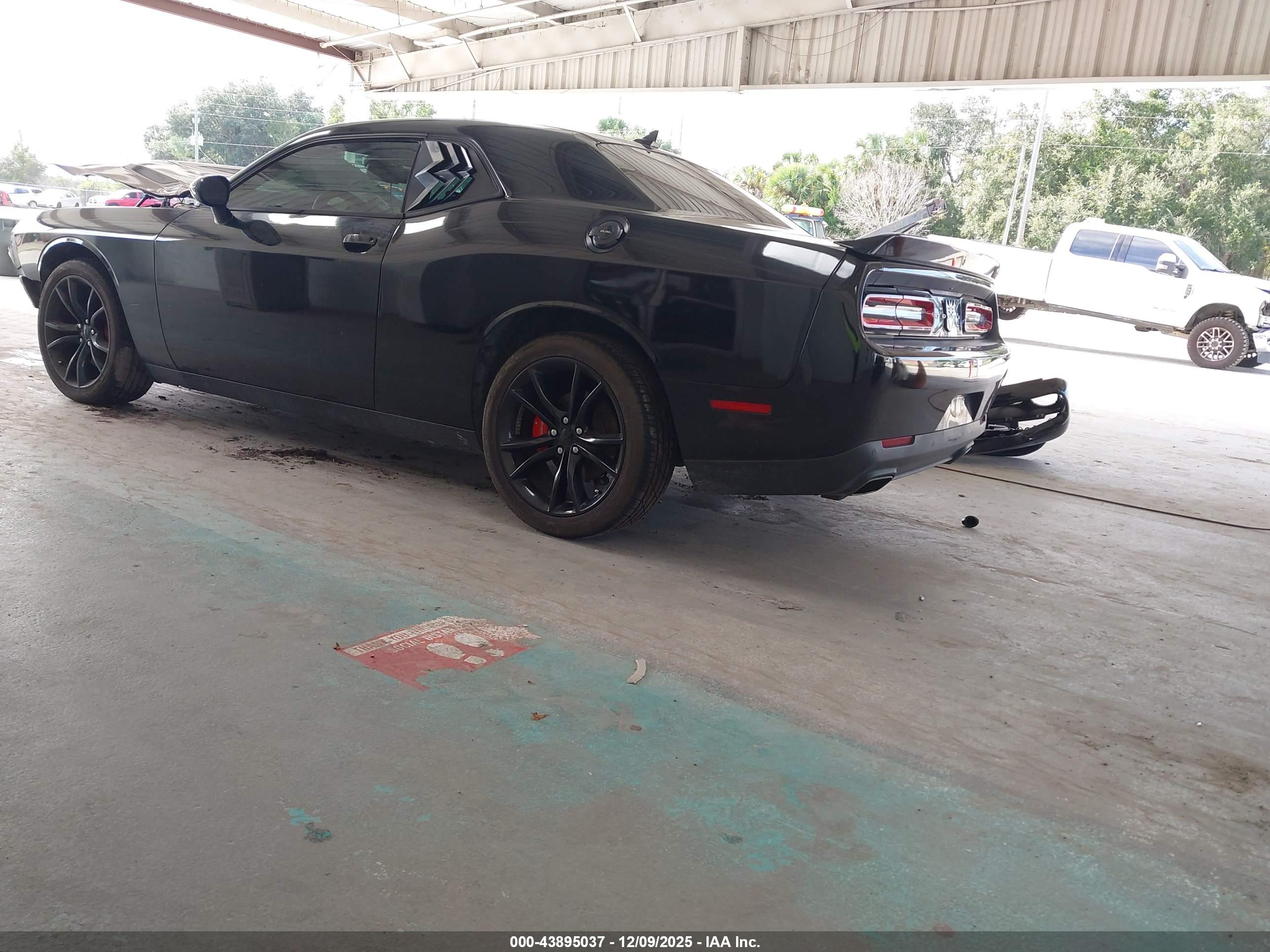 DODGE CHALLENGER image 3