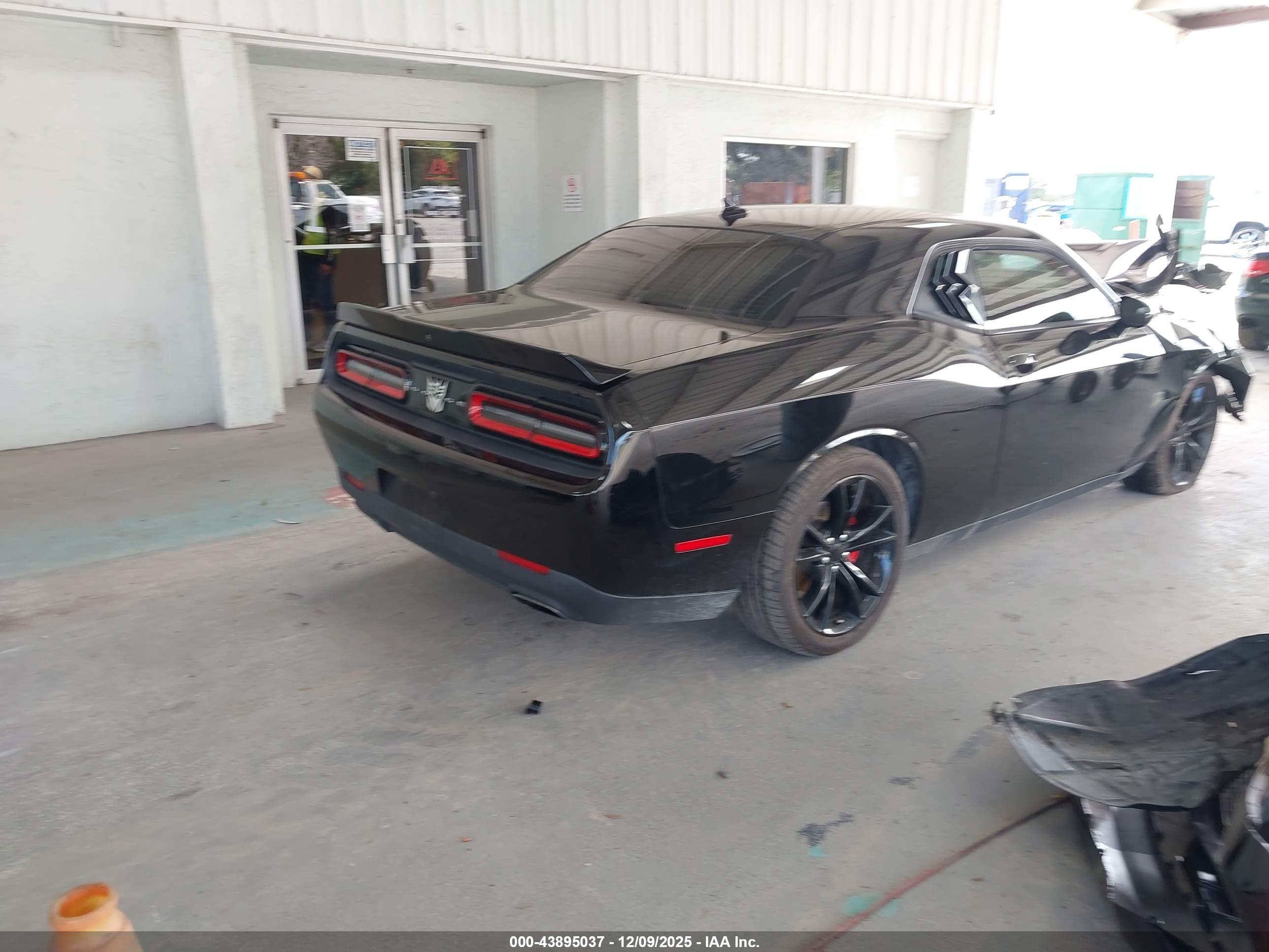 DODGE CHALLENGER image 4