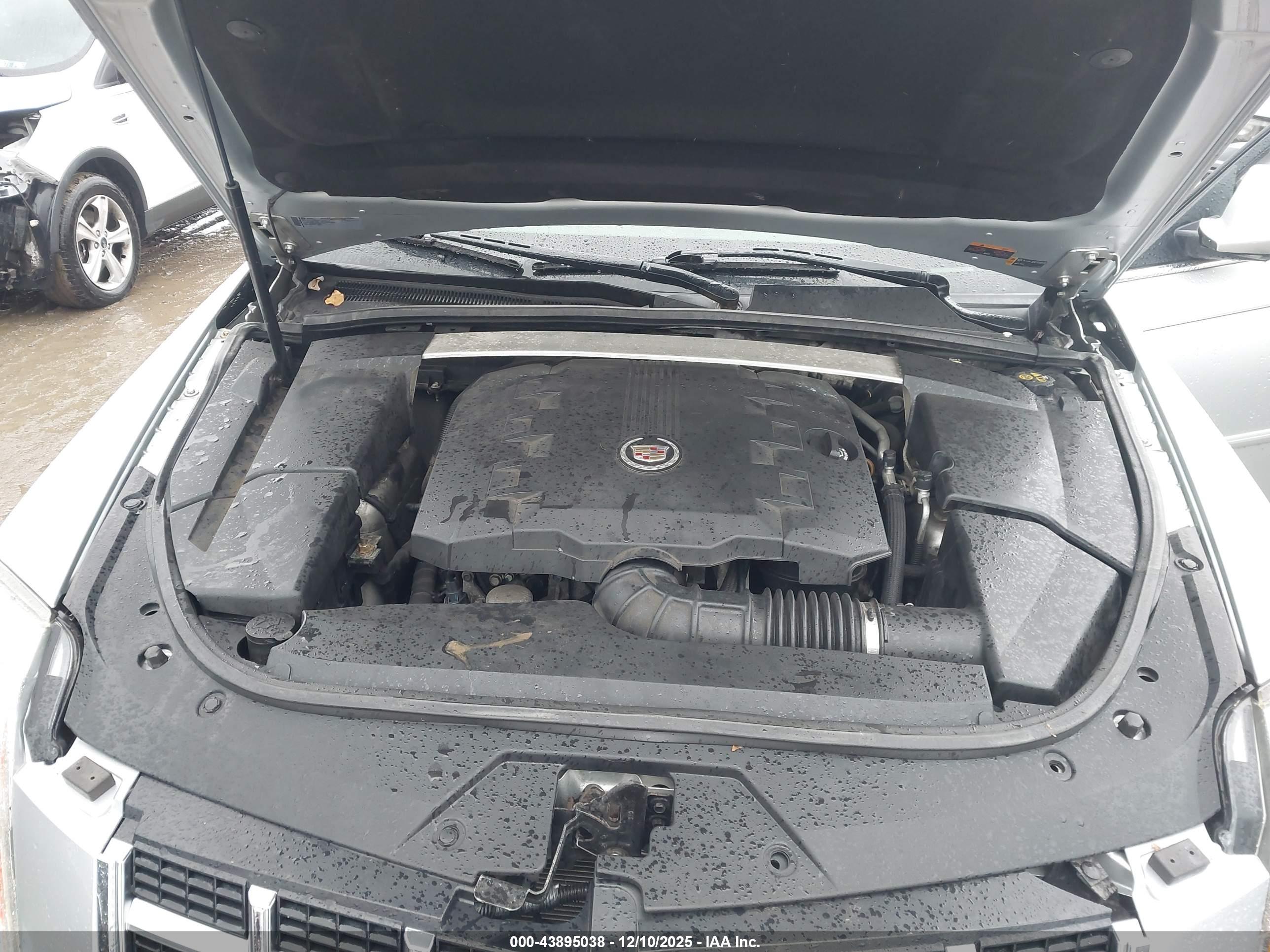 CADILLAC CTS image 10