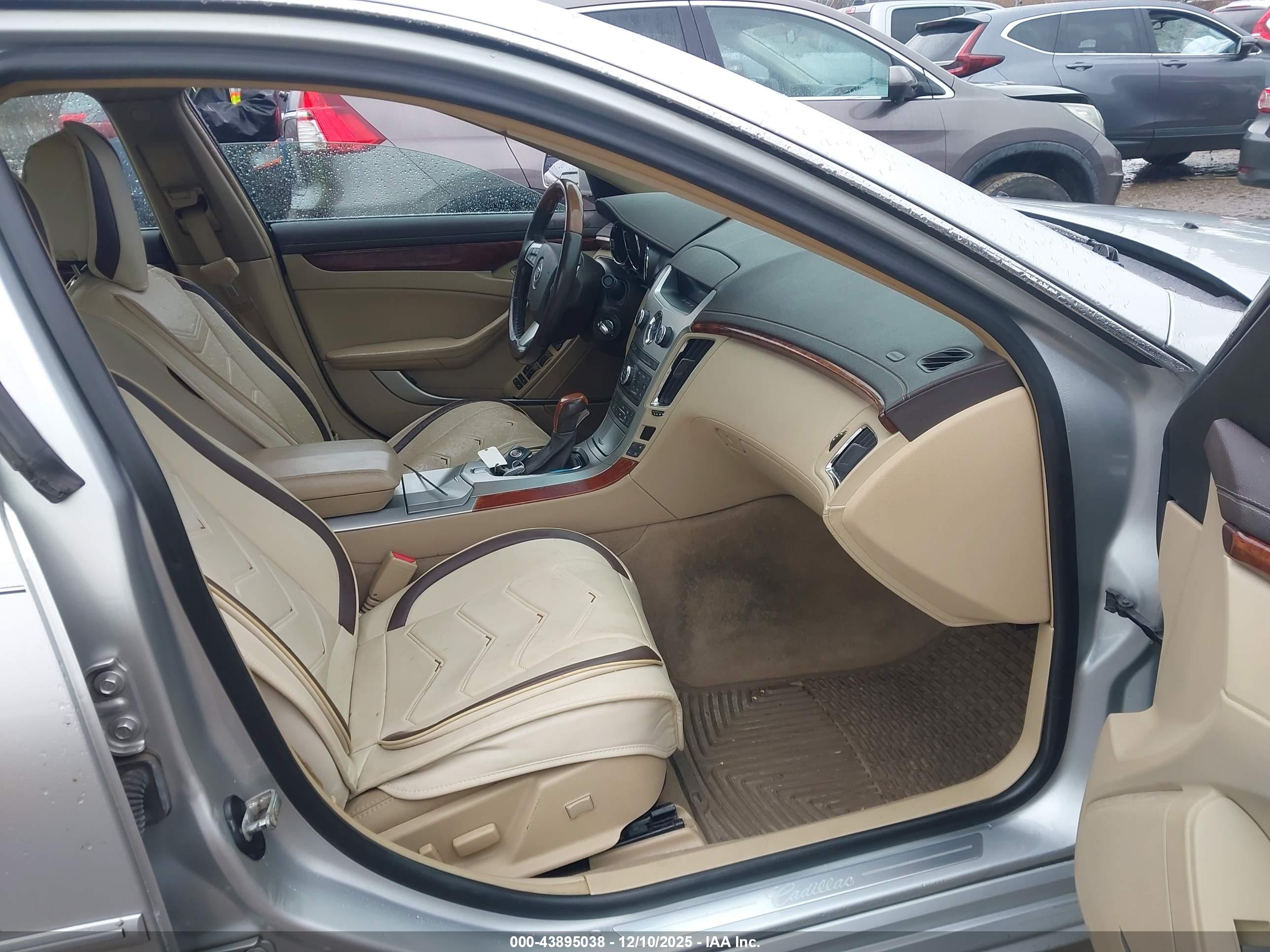 CADILLAC CTS image 5