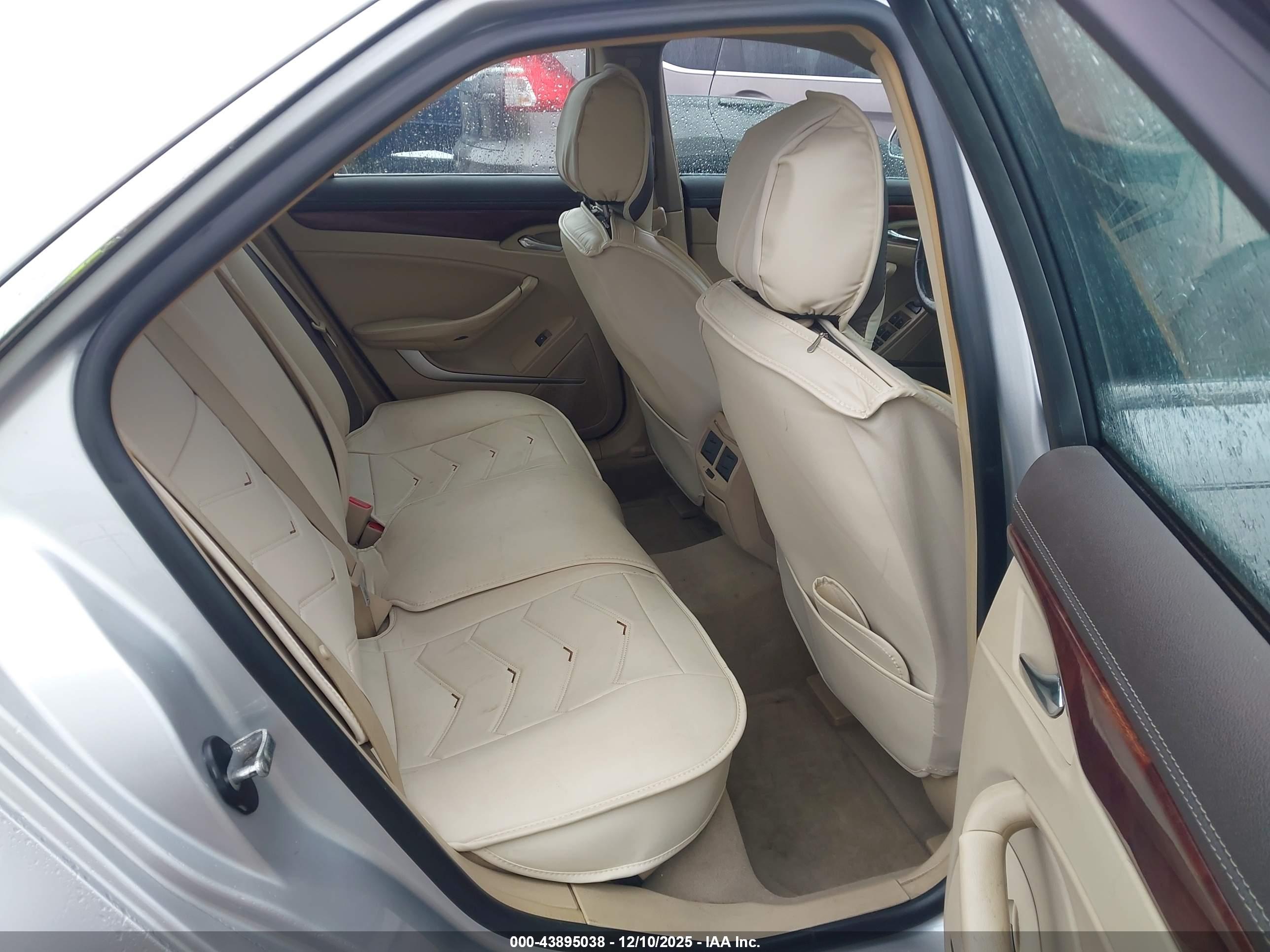 CADILLAC CTS image 8
