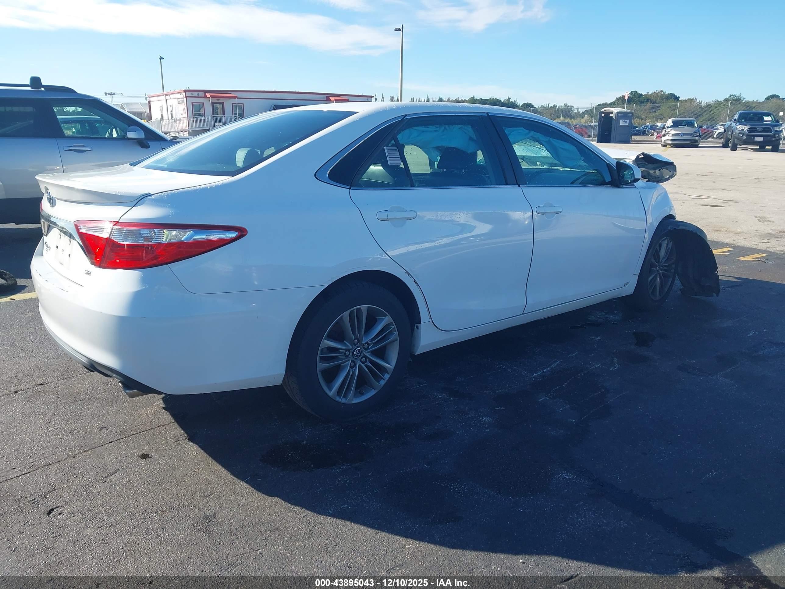 TOYOTA CAMRY image 4