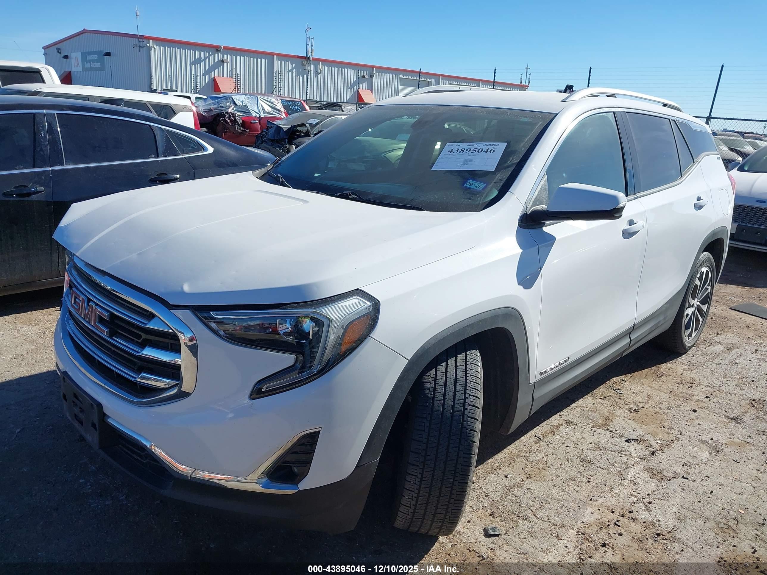 GMC TERRAIN image 2