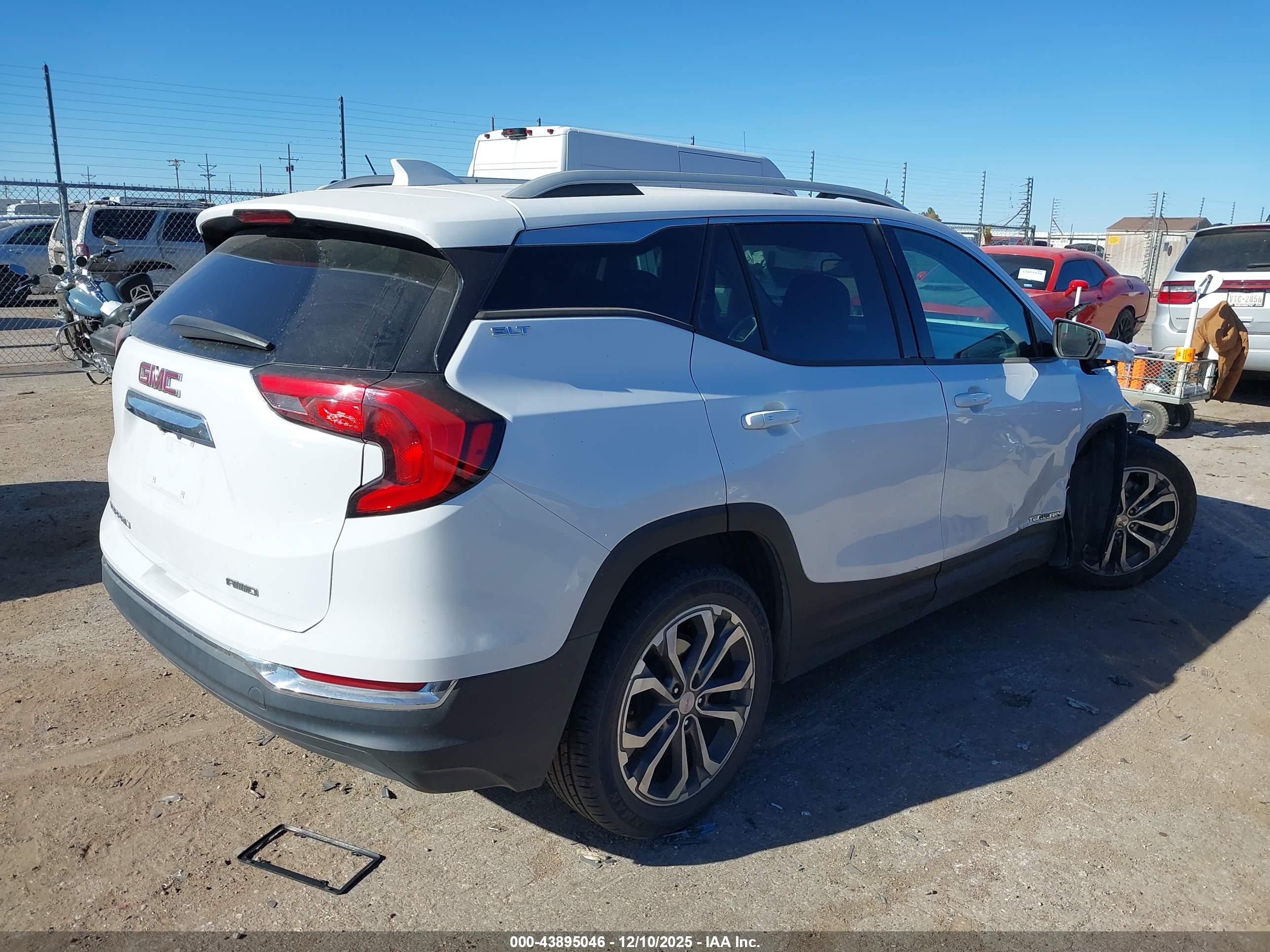 GMC TERRAIN image 4
