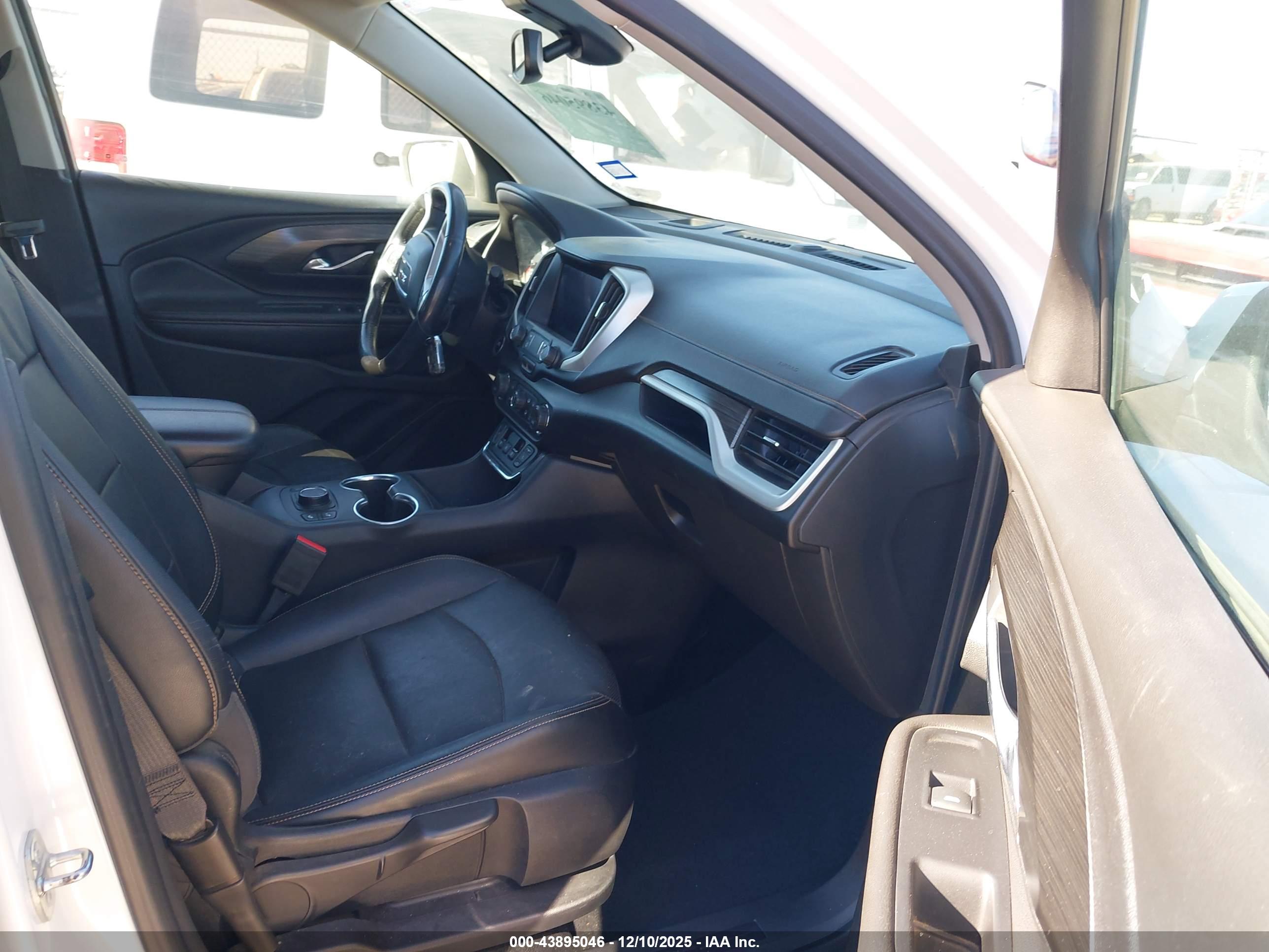 GMC TERRAIN image 5
