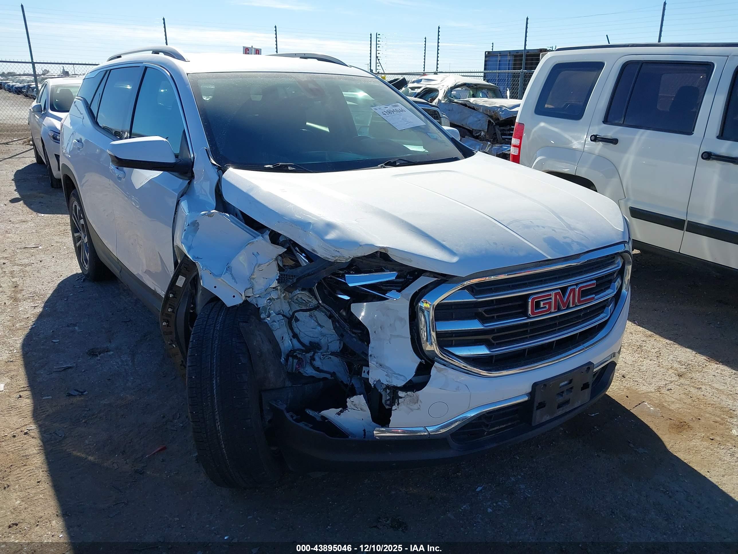 GMC TERRAIN image 6