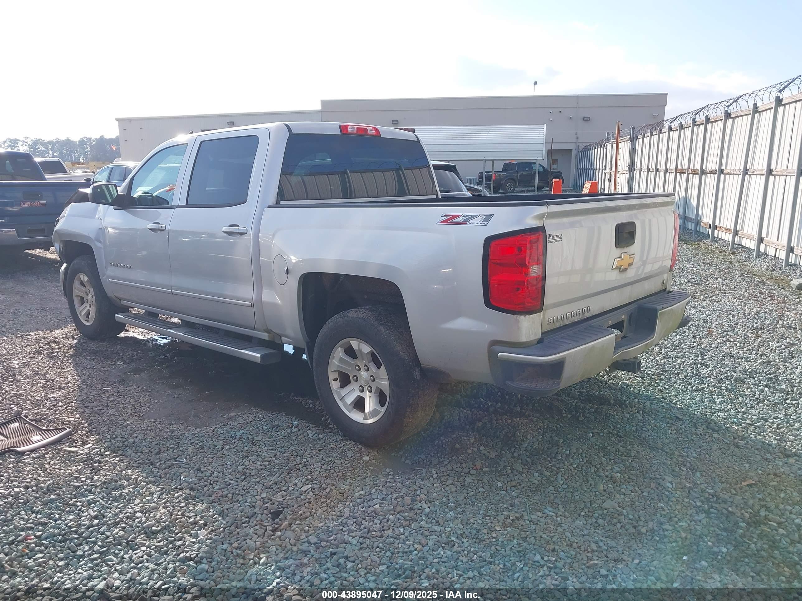 CHEVROLET SILVERADO image 3