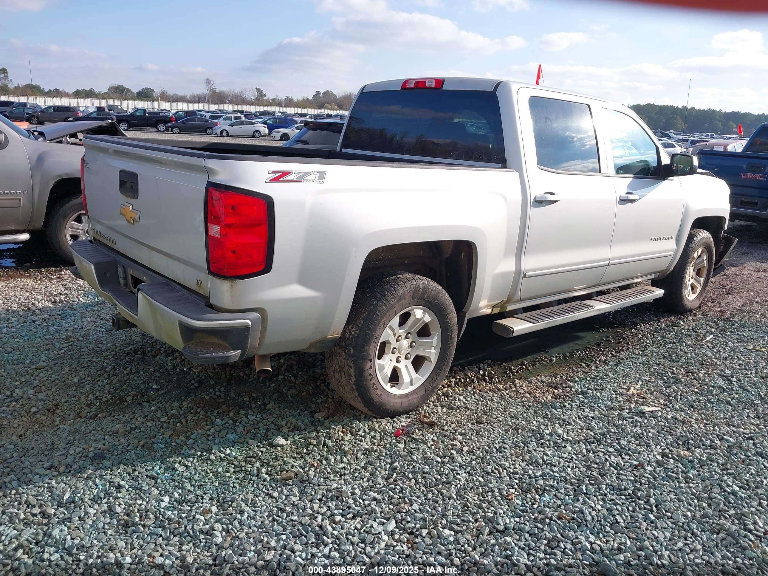 CHEVROLET SILVERADO image 4